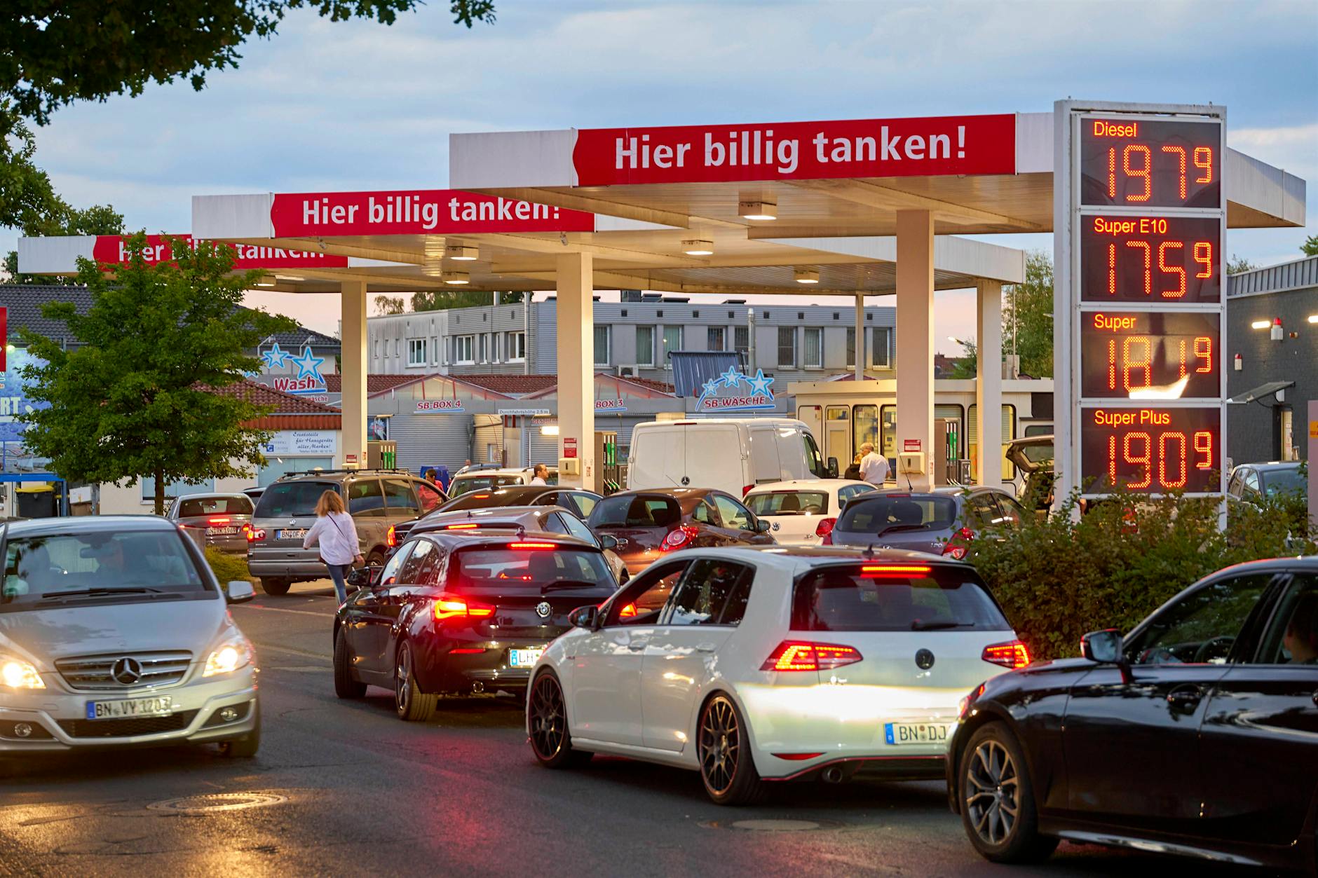 Eine Tankstellenkette senkt die Preise! Hier wird es bald billiger