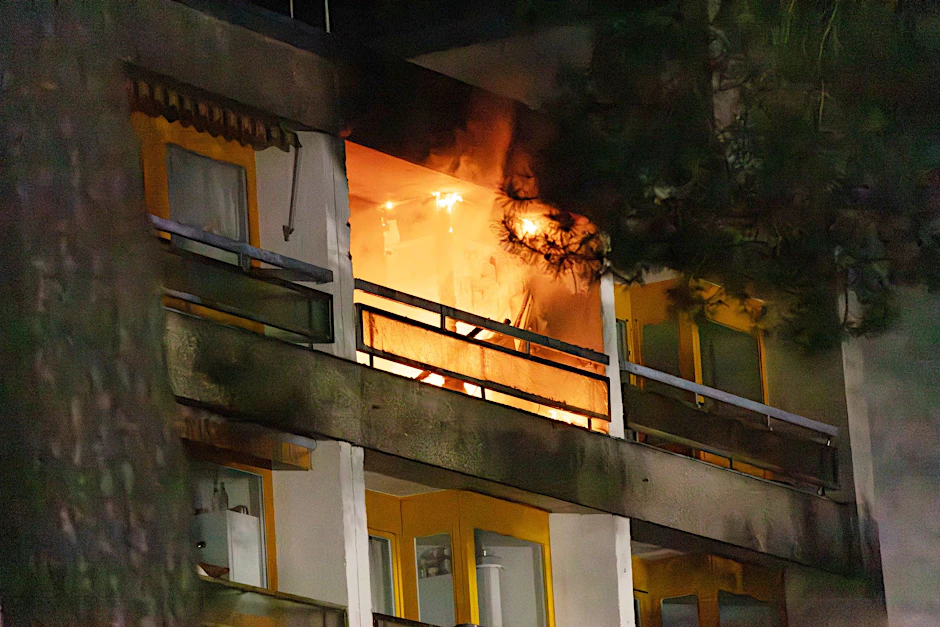 In der Nacht zu Mittwoch geriet eine Wohneinheit im Haus der Diakonie Spandau in der Stadtrandstraße in Flammen.