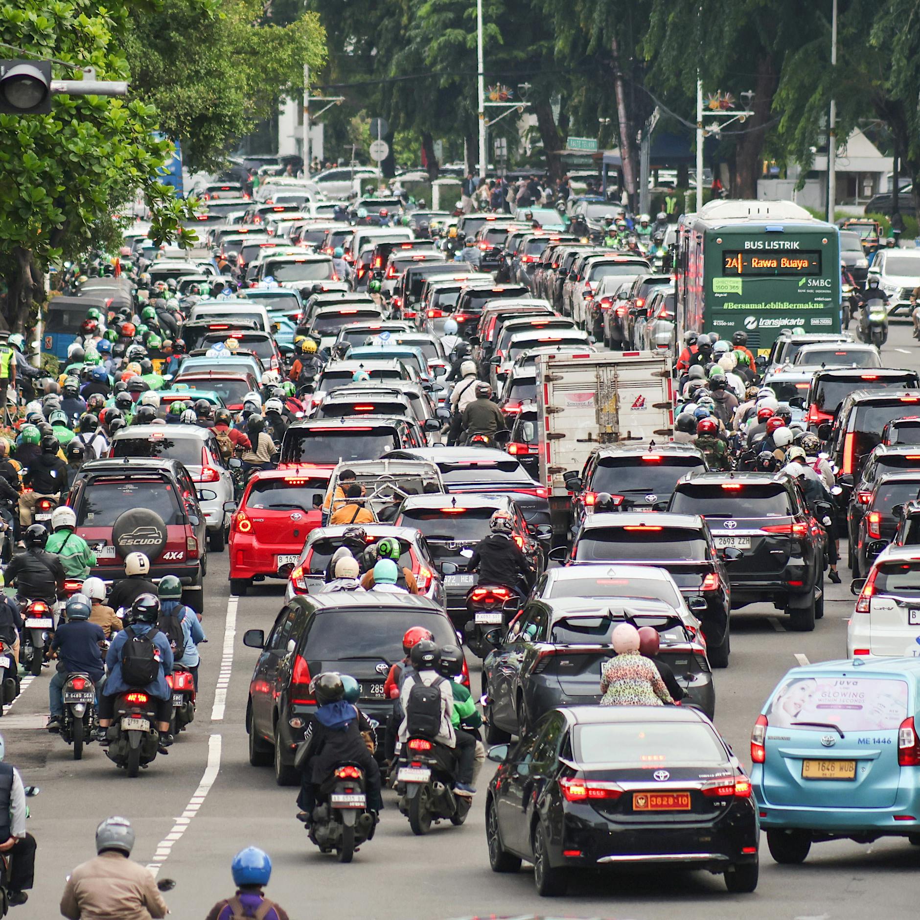 Vier-Tage-Woche und Homeoffice: So rüstet sich Südostasien gegen den drohenden Ölschock