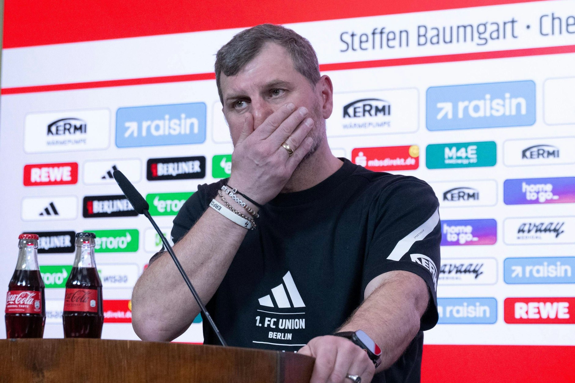 Cheftrainer Steffen Baumgart steckt mit dem 1. FC Union Berlin in der Krise und muss die nächsten zwei Spiele auch noch auf Mittelfeldabräumer Andras Schäfer verzichten.