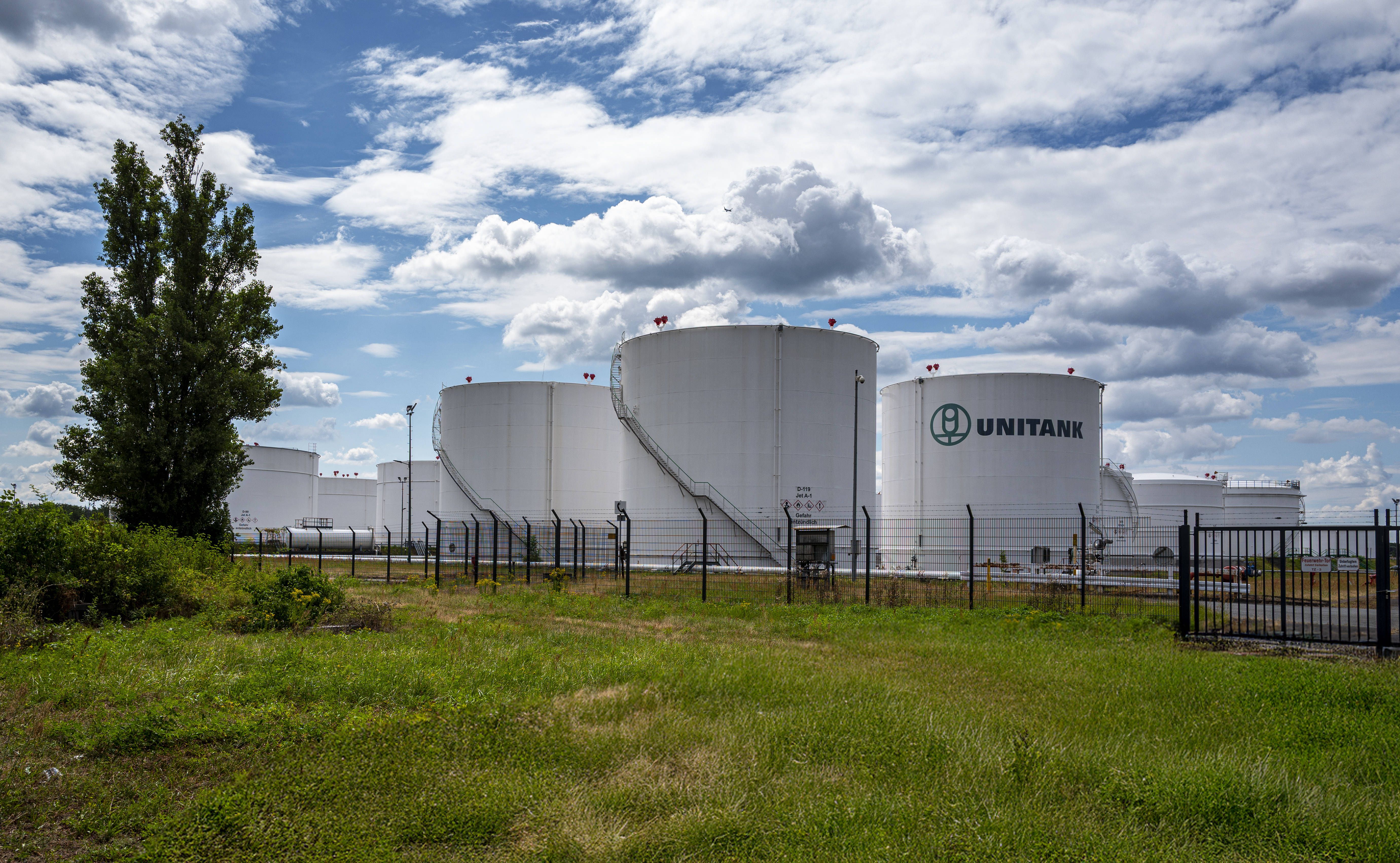 Deutschland gibt Ölreserven frei: „Wir brauchen eine Spritpreisbremse“