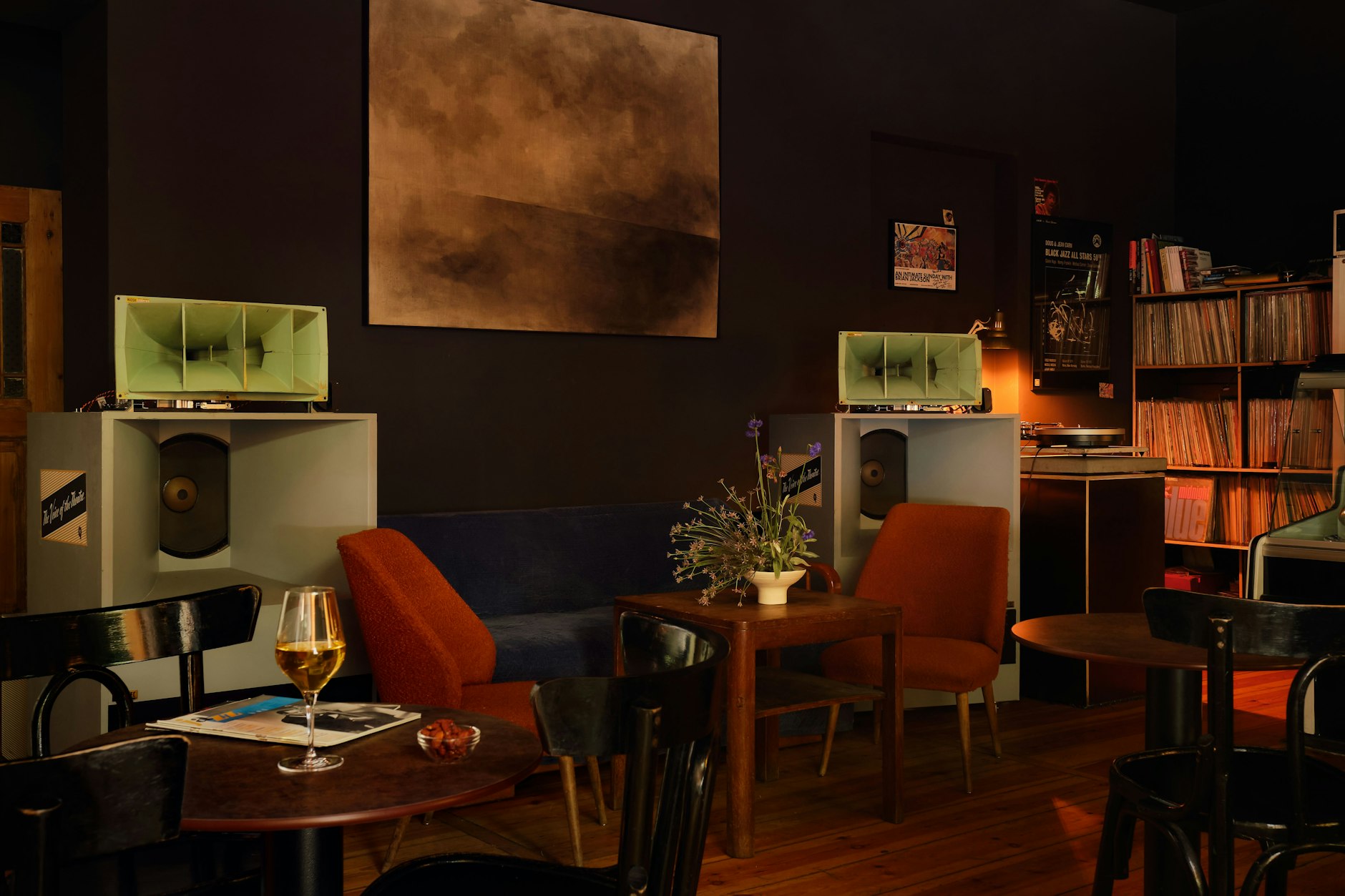 Im Rhinoçéros stammen die Vinylplatten aus der eigenen Sammlung der Betreiber.