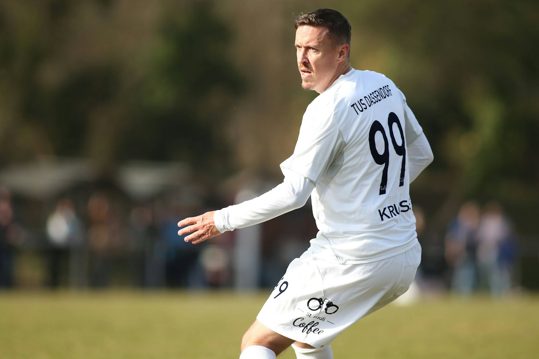 Im Trikot des TuS Dassendorf hat Max Kruse am vergangenen Wochenende ein deutschlandweit beachtetes Debüt in der Oberliga Hamburg gefeiert.