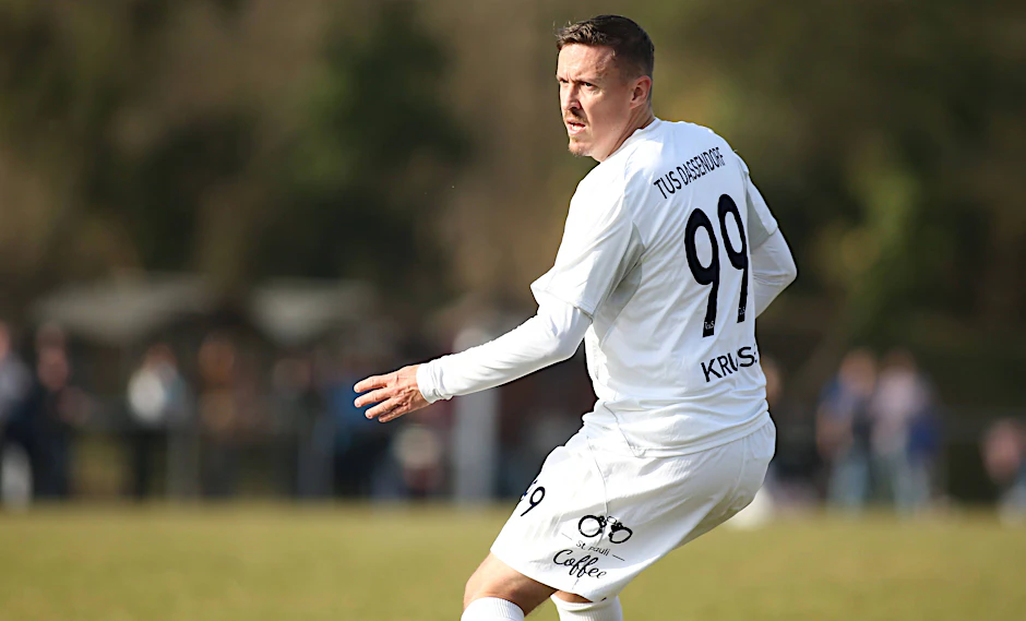 Im Trikot des TuS Dassendorf hat Max Kruse am vergangenen Wochenende ein deutschlandweit beachtetes Debüt in der Oberliga Hamburg gefeiert.