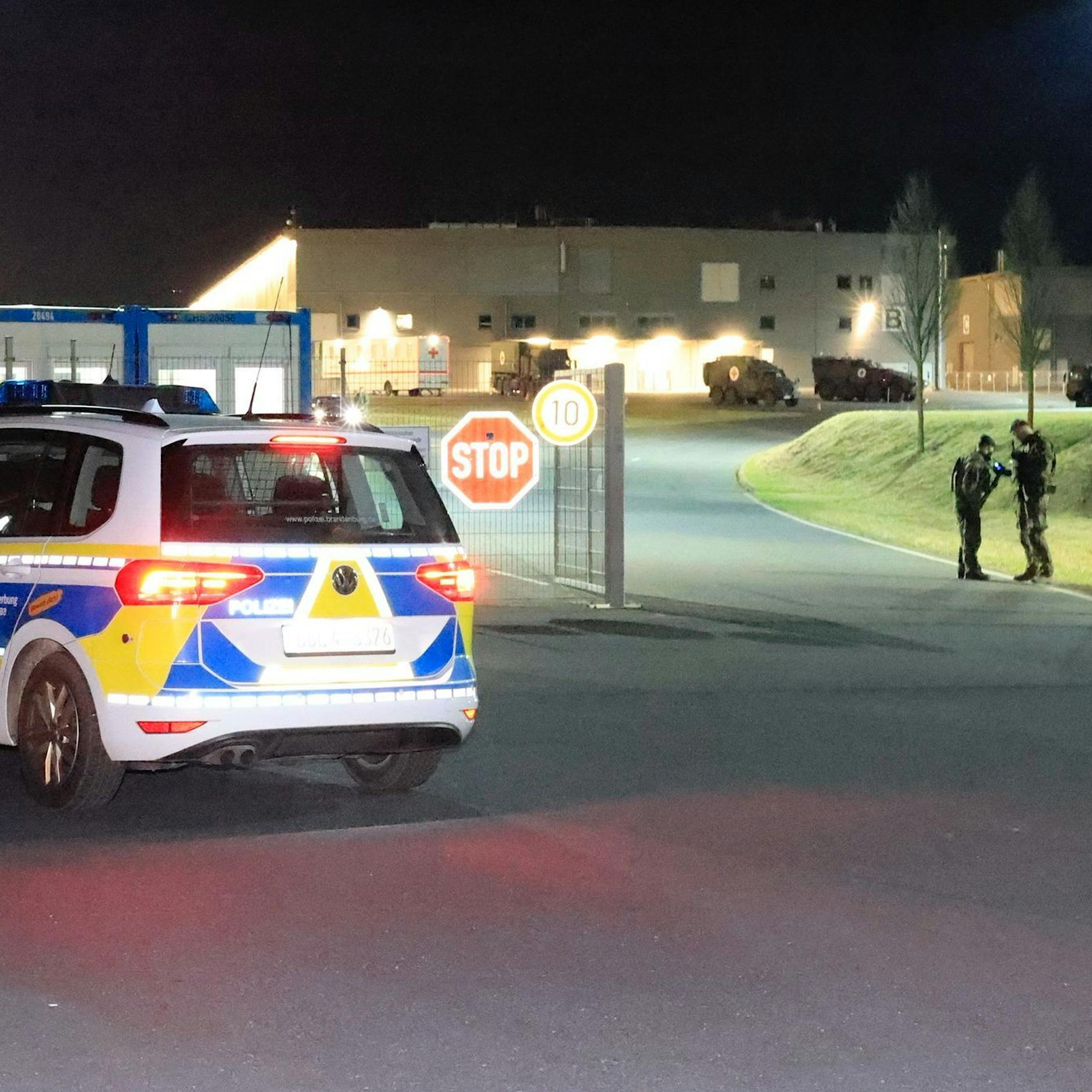 Flugalarm am BER: Unbekanntes Objekt stoppt Betrieb