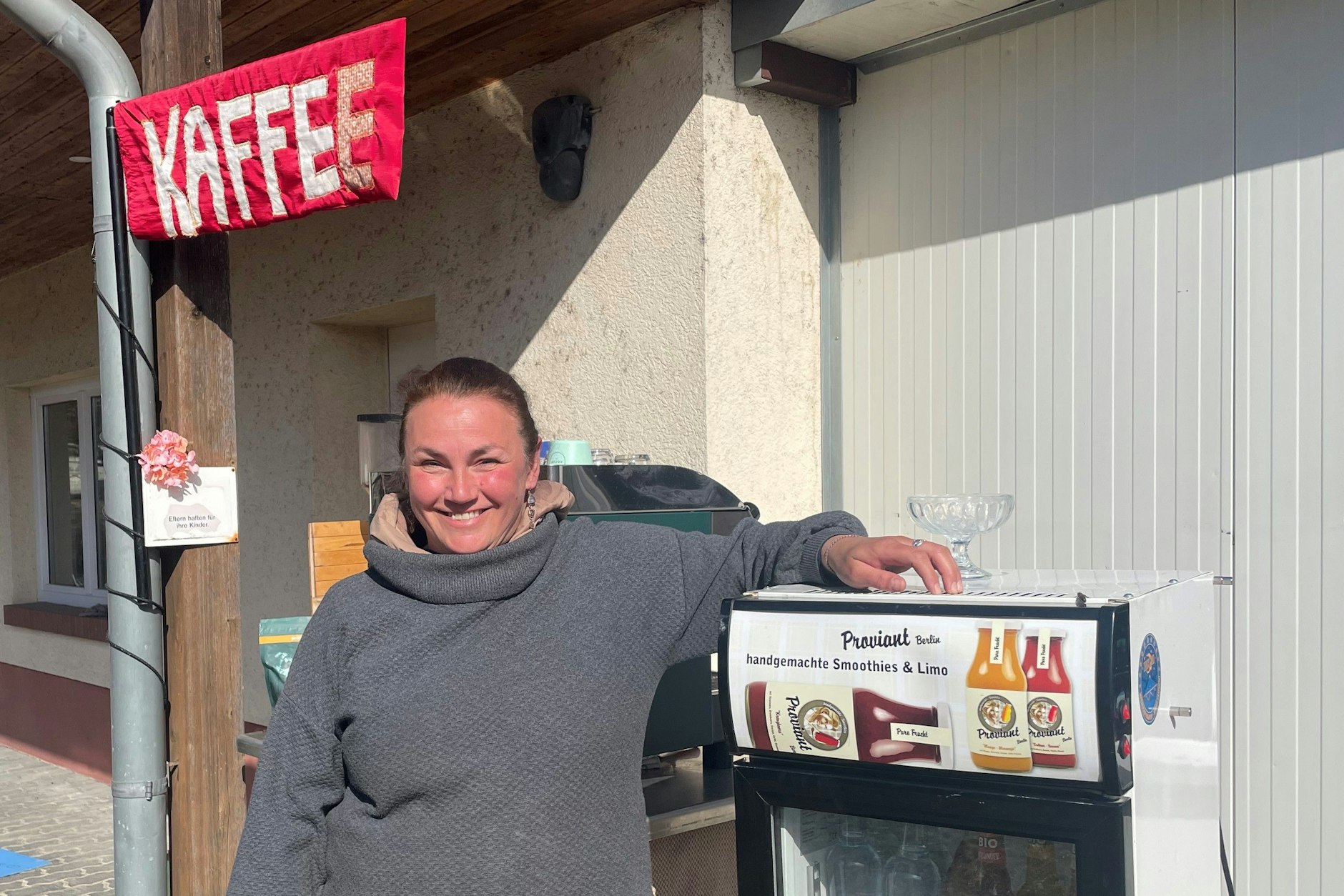 Marcela Hunady ist mit ihrer Kaffeemaschine für die Pankower da.