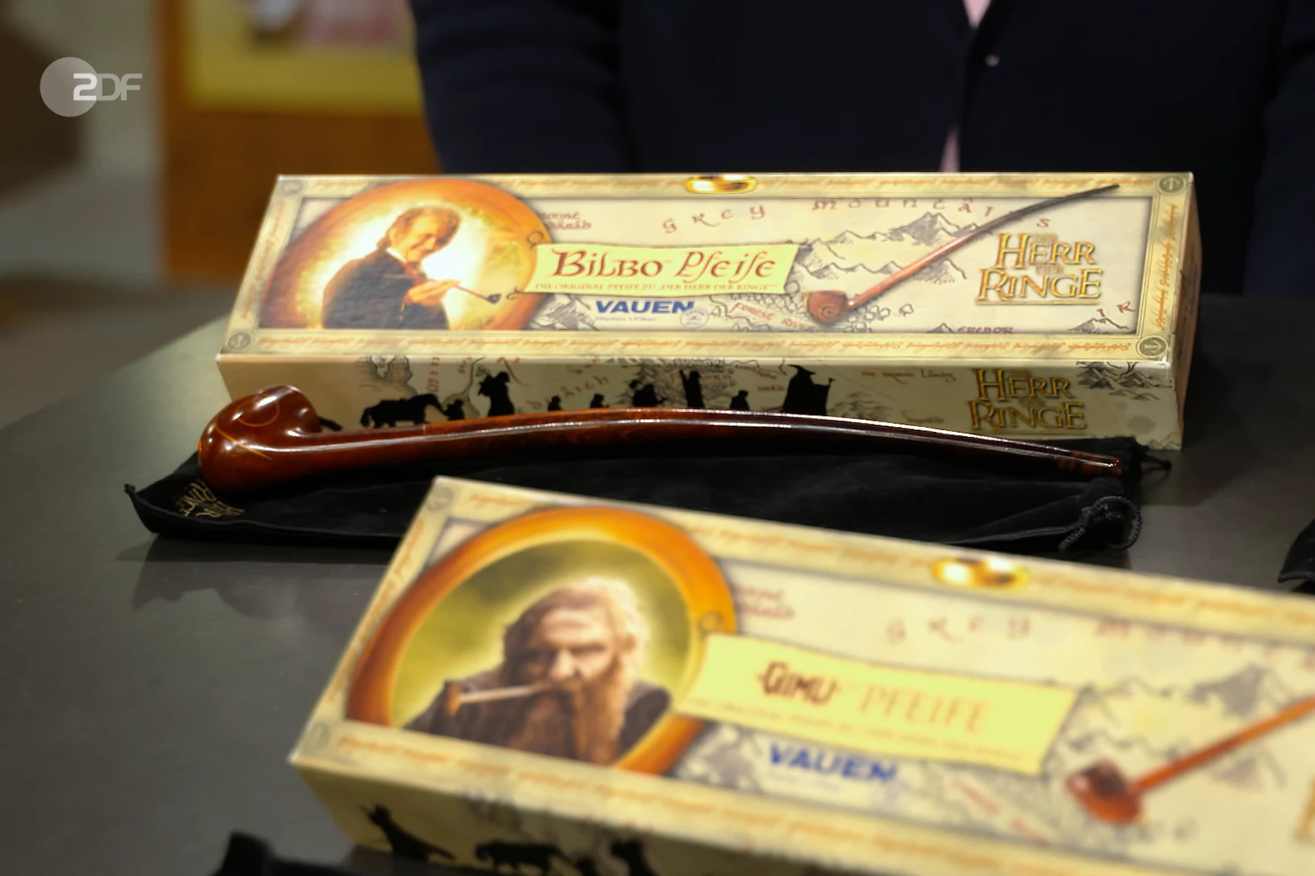 Die Pfeifen wurden an Charaktere aus dem Universum von Herr der Ringe angelehnt. Findet sich für sie ein Käufer im Händlerraum von „Bares für Rares“?