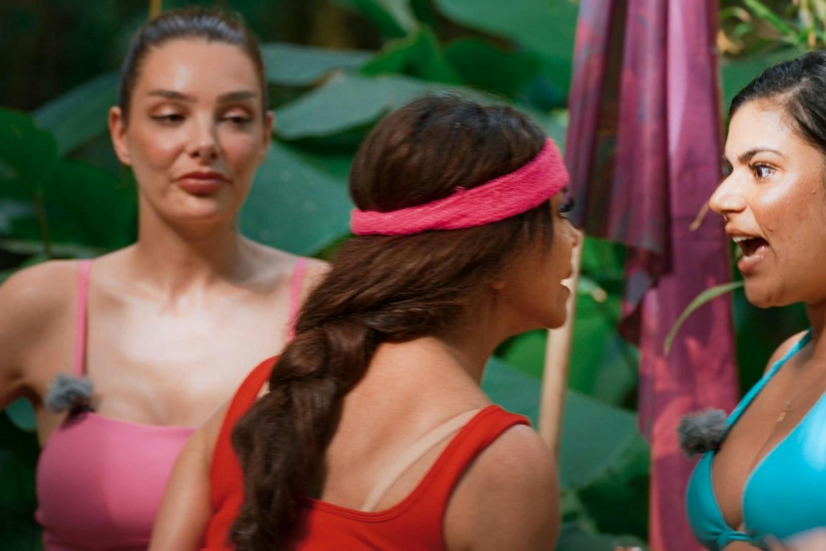 Kader Loth und Tanja Tischewitsch bekommen sich bei „Reality Queens“ in die Haare.