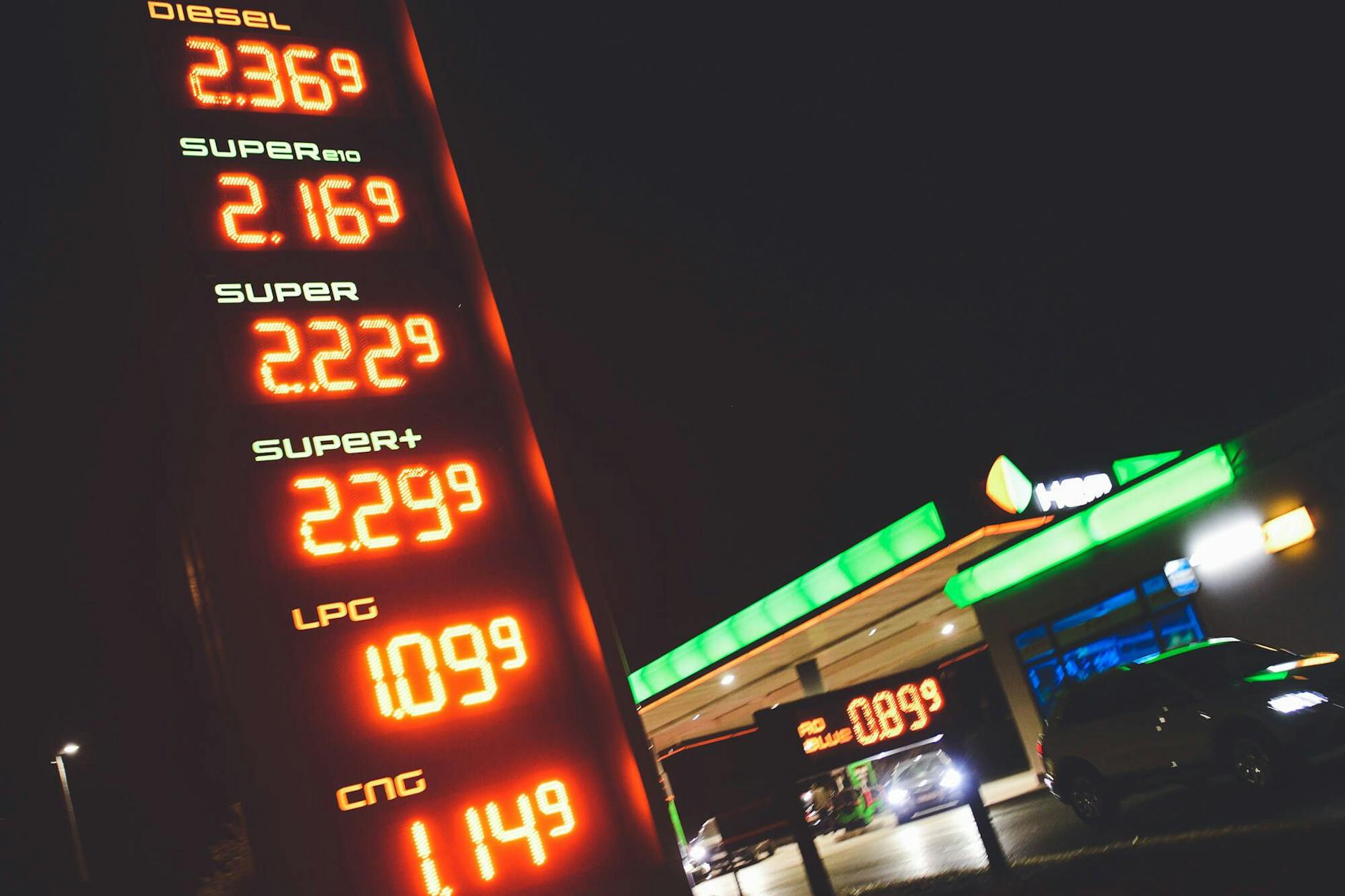 Eine noch ungewohnte Situation: Diesel ist teurer als Benzin.