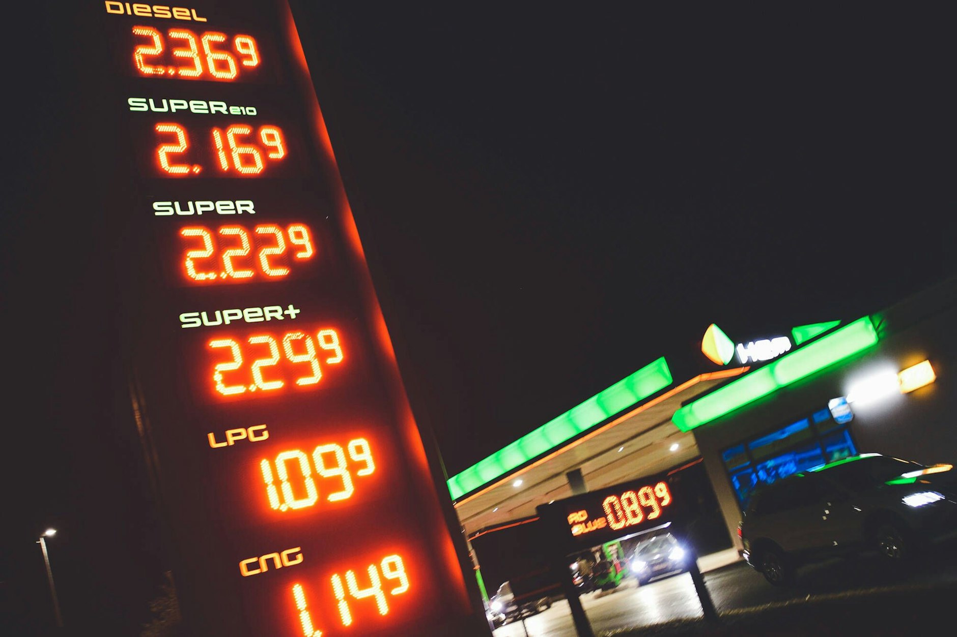 Eine noch ungewohnte Situation: Diesel ist teurer als Benzin.