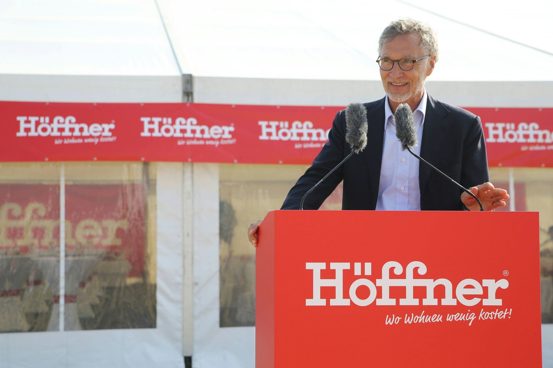 Kurt Krieger ist Chef der Möbelketten Möbel Höffner, Sconto und Möbel Kraft und kommt auf ein Vermögen von 1,3 Milliarden US-Dollar.