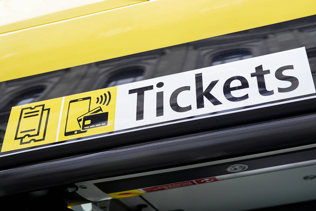 Bargeld statt Karten-Irrsinn: „Frechheit, wie BVG-Fahrgäste ausgegrenzt werden!“