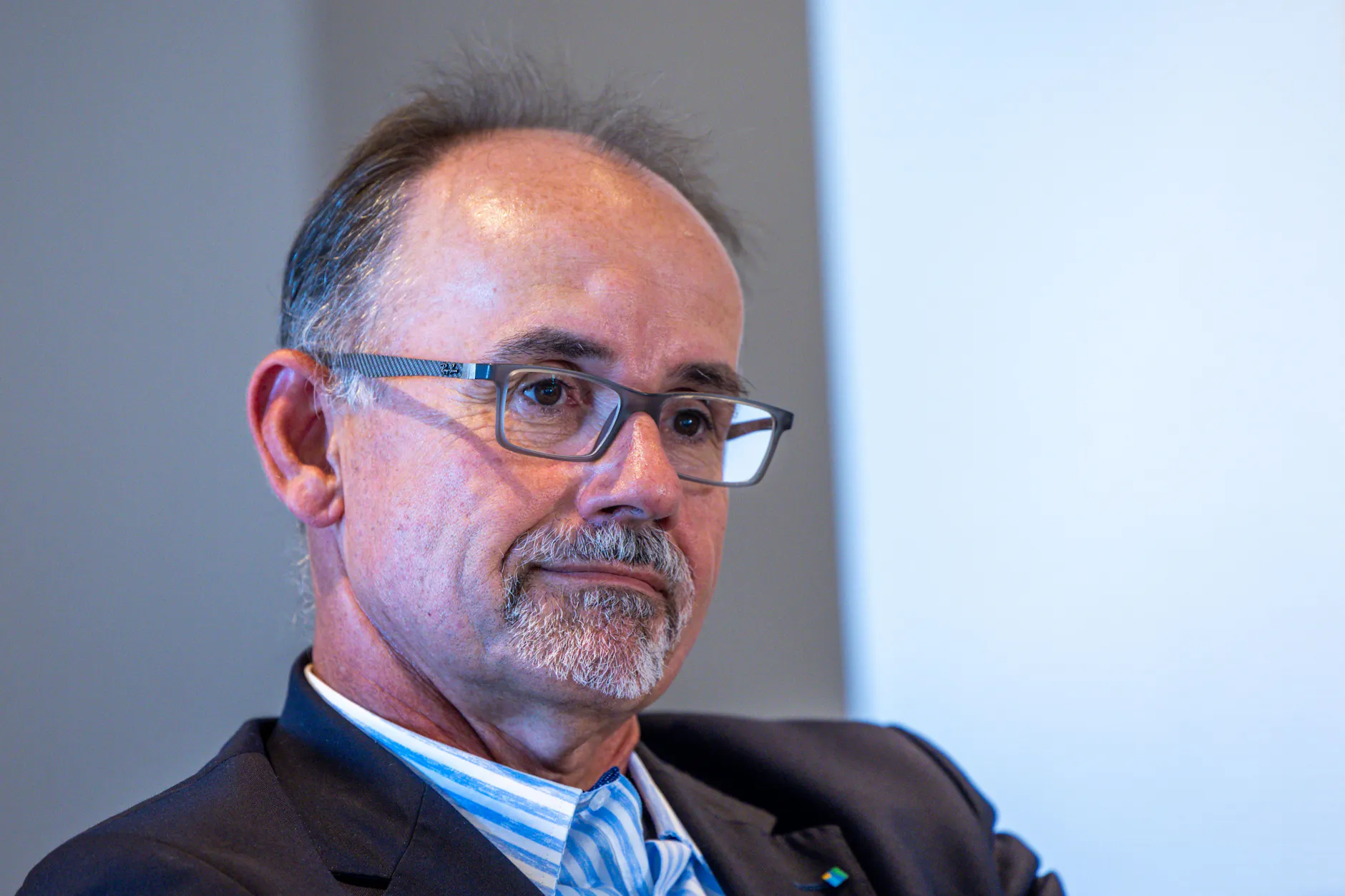 Mecklenburg-Vorpommerns Wirtschaftsminister Wolfgang Blank ist bei einem Unfall auf der A20 verletzt worden.