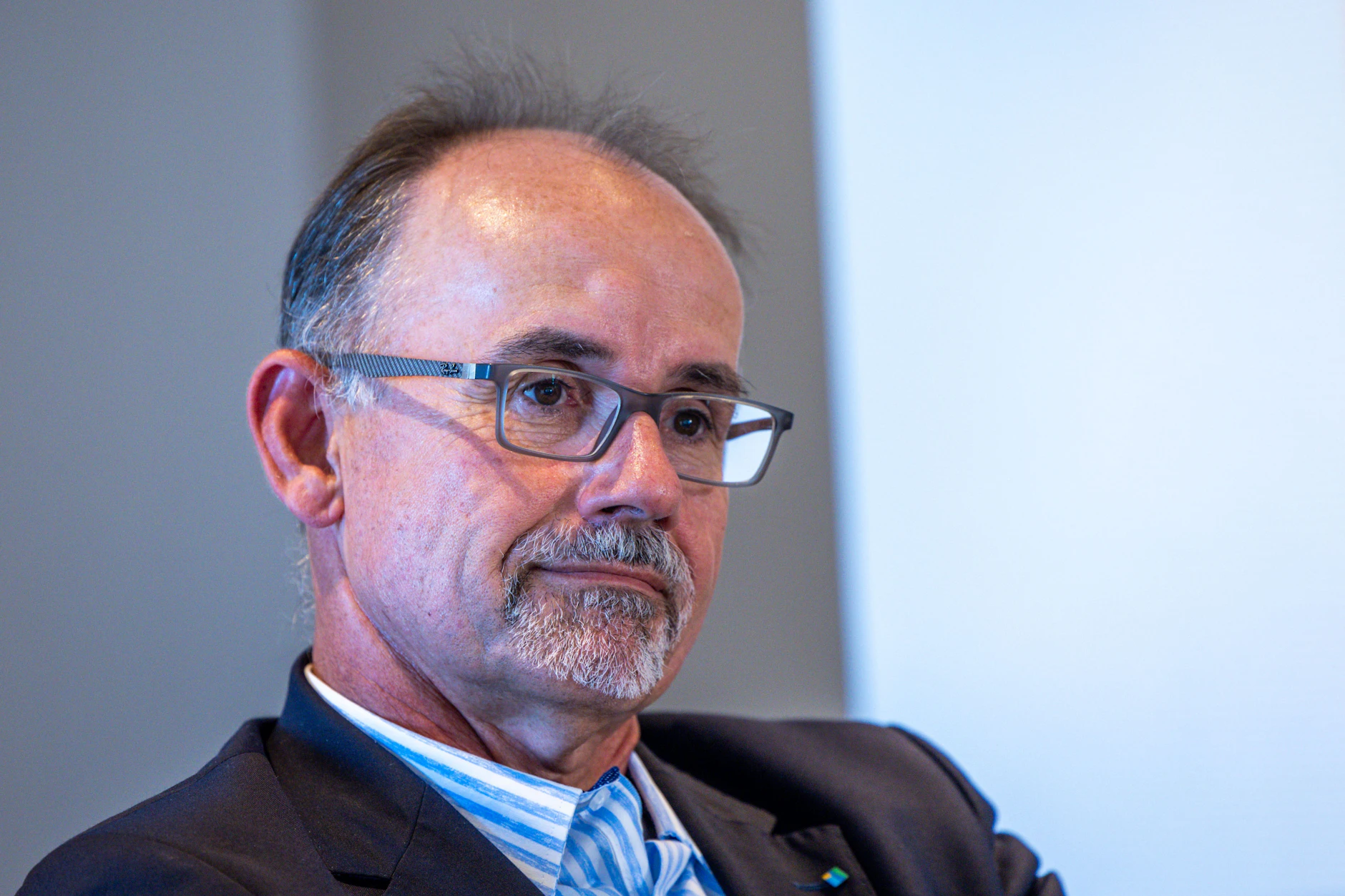 Mecklenburg-Vorpommerns Wirtschaftsminister Wolfgang Blank ist bei einem Unfall auf der A20 verletzt worden.