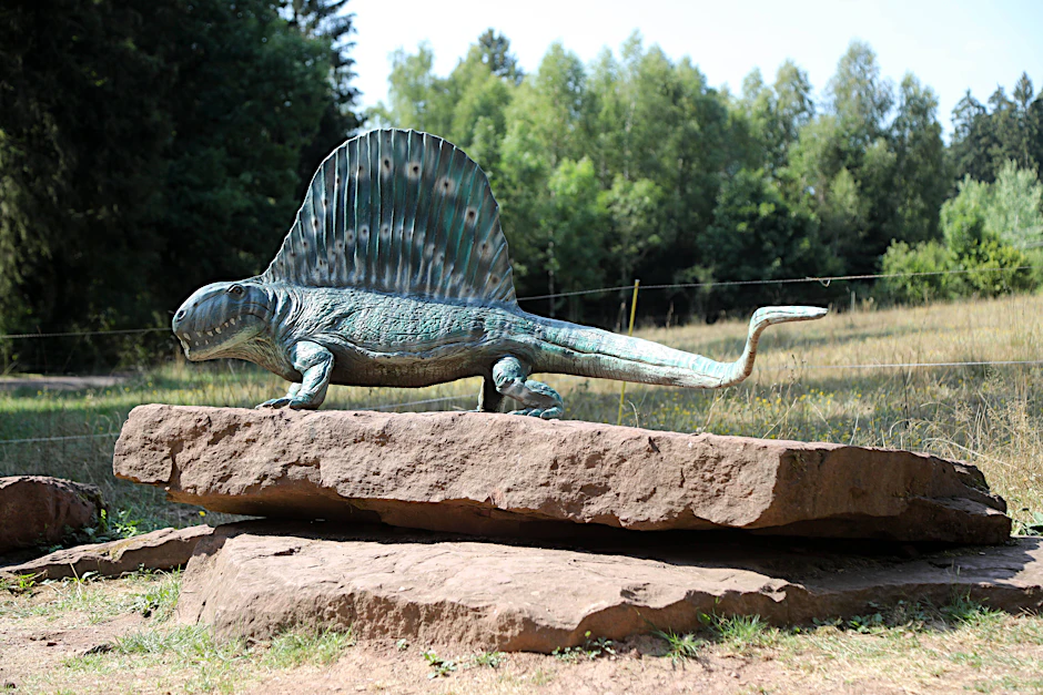 Auch der Saurier-Erlebnispfad Georgenthal zeugt von der bedeutenden Fossilienfundstätte Bromacker im heutigen Thüringer Wald.