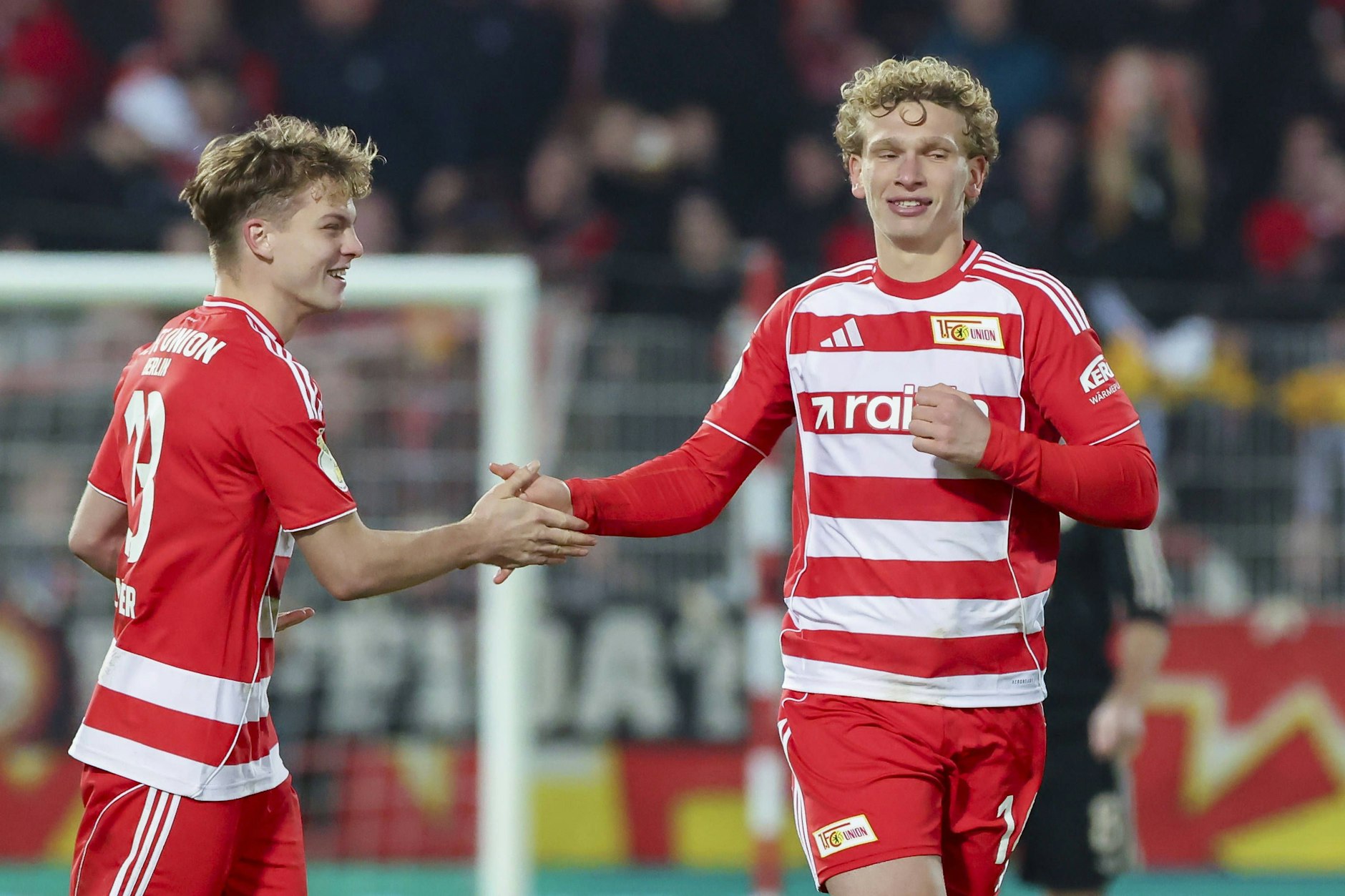 Der 1. FC Union Berlin muss in Freiburg sowohl auf Verteidiger Leopold Querfeld (r., Gelbsperre) als auch auf Mittelfdeldmann Andras Schäfer (Rotsperre) verzichten.