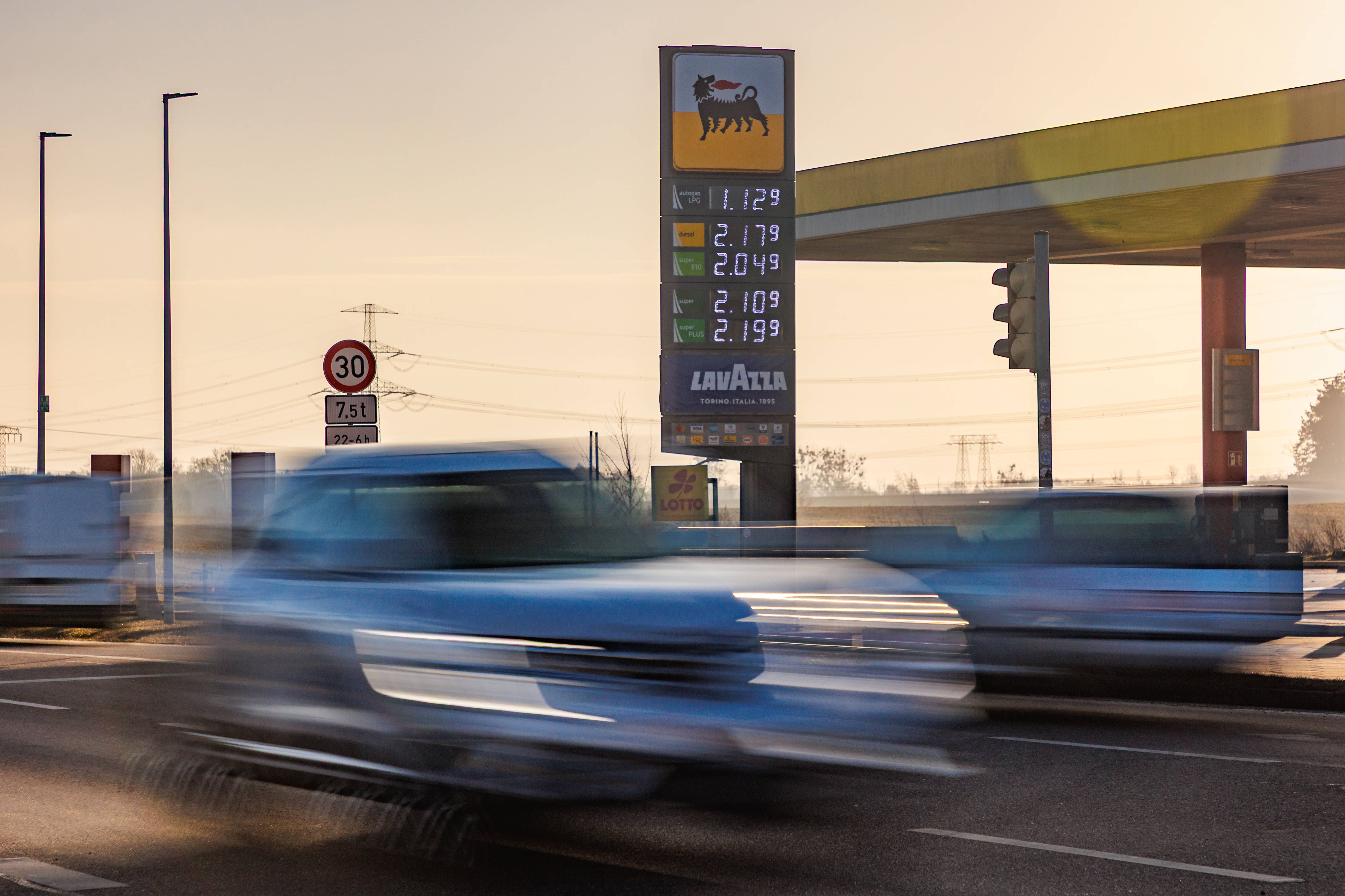 Teurer Sprit: Der deutsche Staat und die Konzerne sind die Kriegsprofiteure