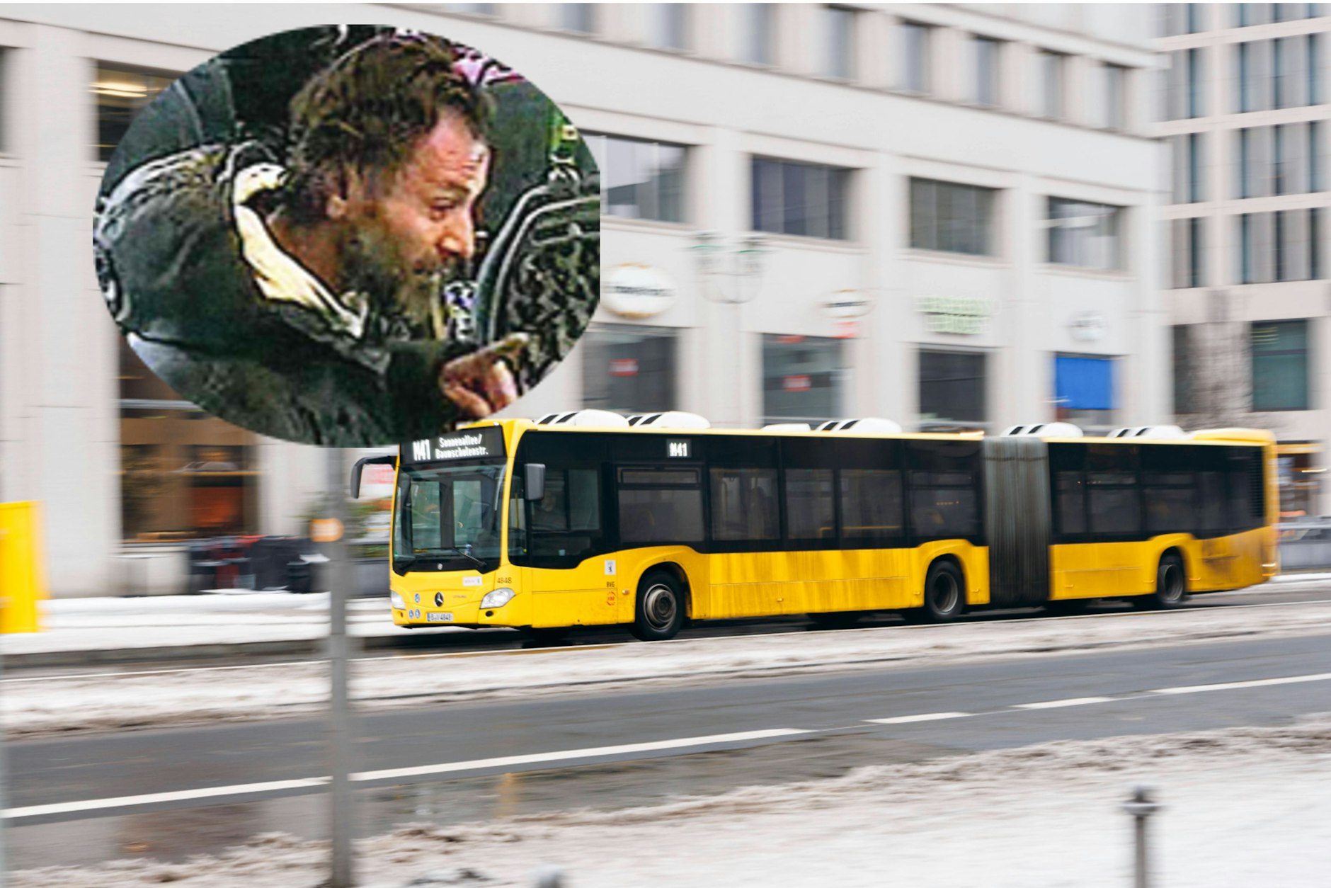 Schock im BVG-Bus: Mann schlägt 13-Jährigem ins Gesicht