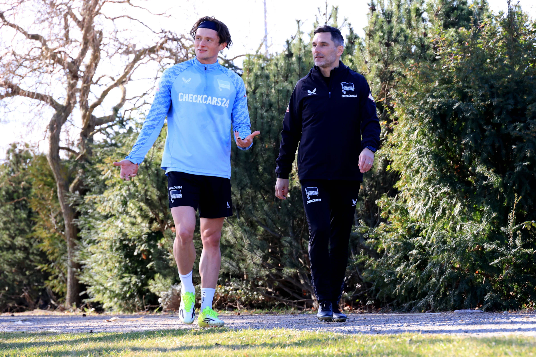 Fabian Reese (l.) fehlt am Wochenende gelbgesperrt, Trainer Stefen Leitl weiß aber schon, wer den Kapitän ersetzen wird.