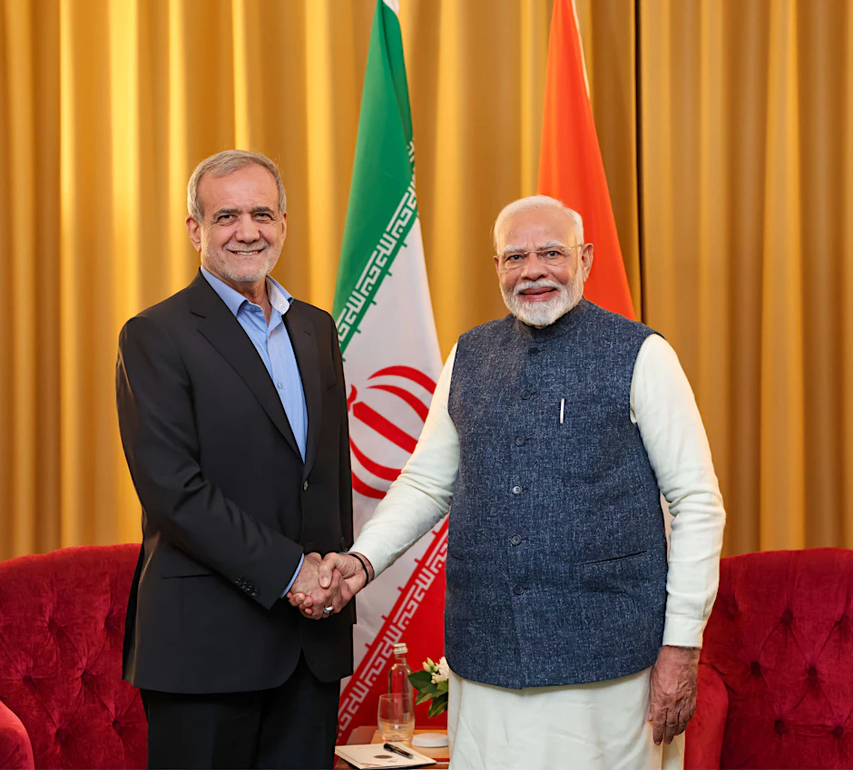 Kasan: Narendra Modi (rechts) trifft Irans Präsident Masoud Pezeshkian am Rande des Brics-Gipfels am 22. Oktober 2024.