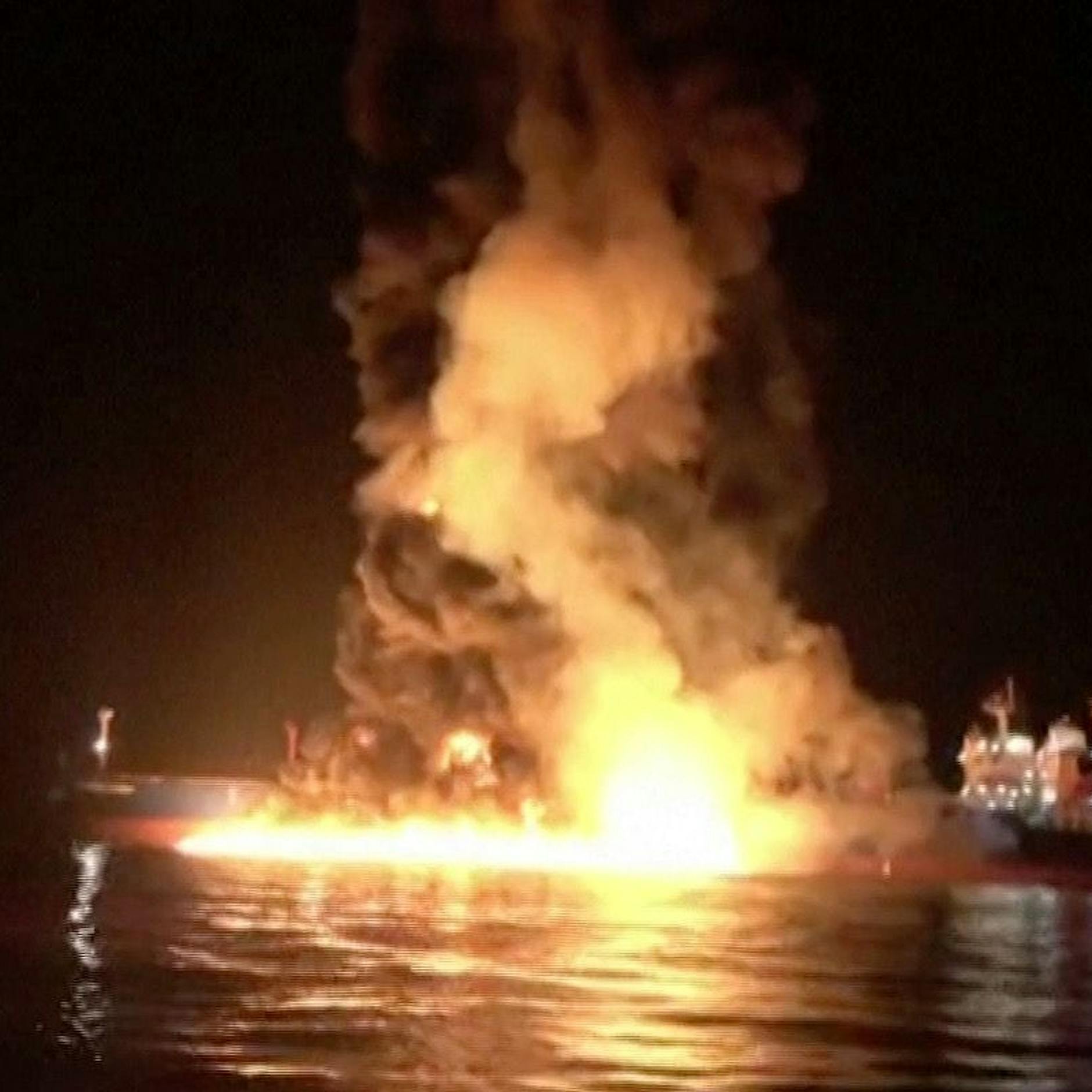 Tanker brennen, Öl wird knapp: Hat sich Trump mit dem Iran-Krieg verhoben?