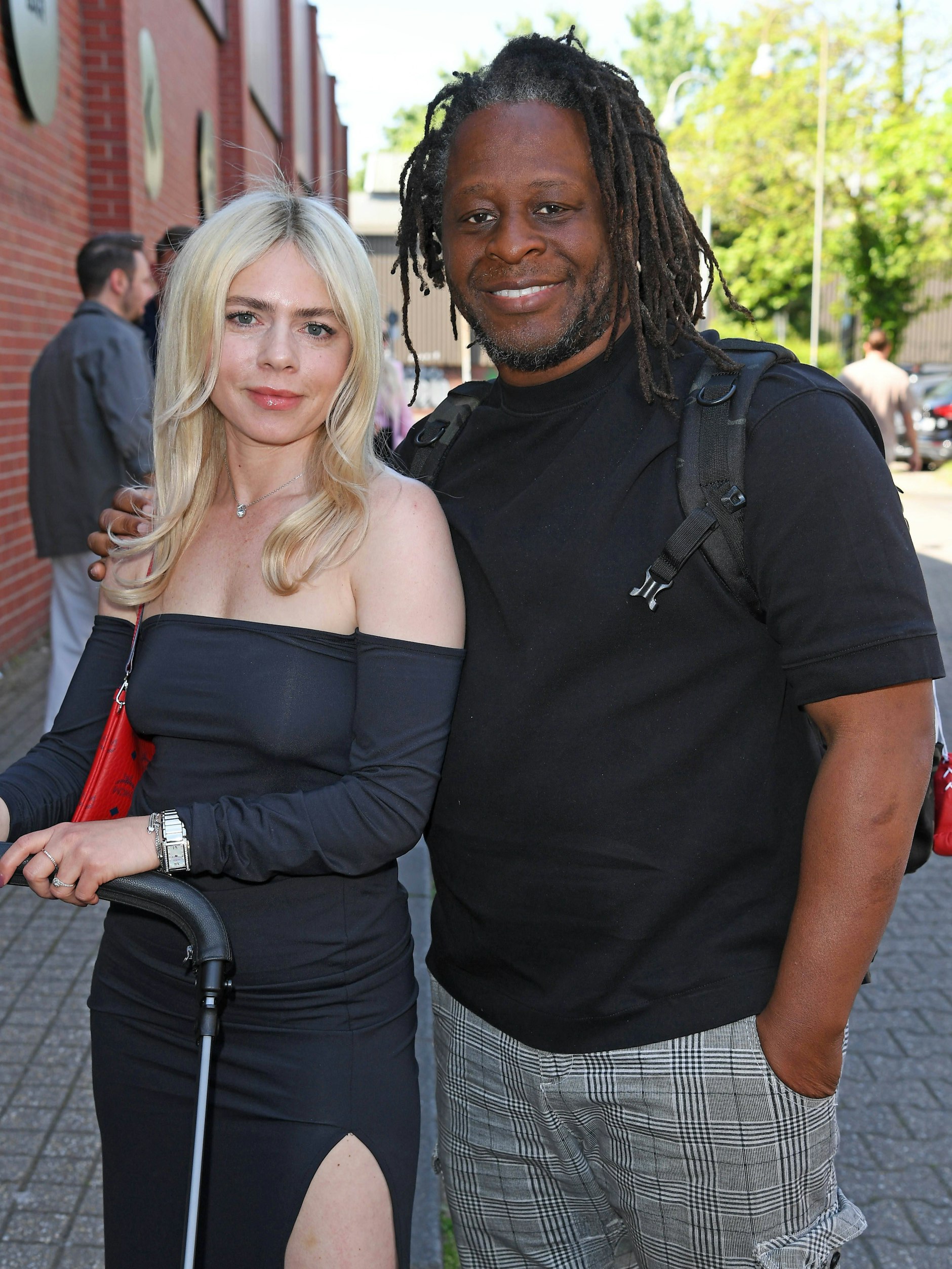 Mola Adebisi mit Ehefrau Adelina Zilai sind im Juli 2024 erstmals Eltern geworden.