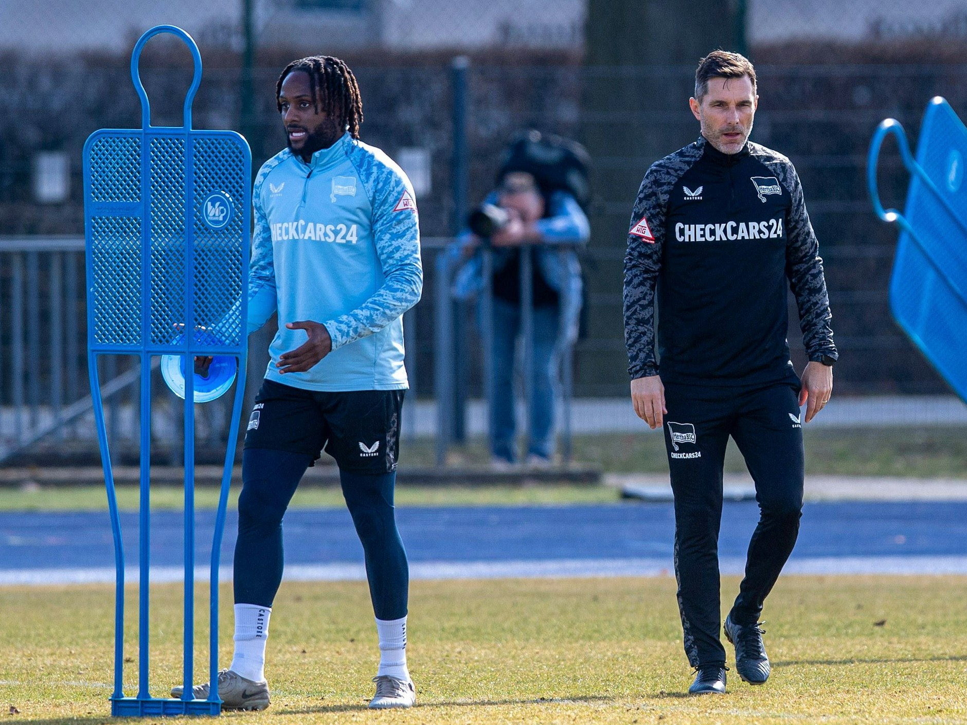 Trainer Stefan Leitl hofft, dass Deyo Zeefuik in drei Wochen wieder für Hertha BSC spielen kann.