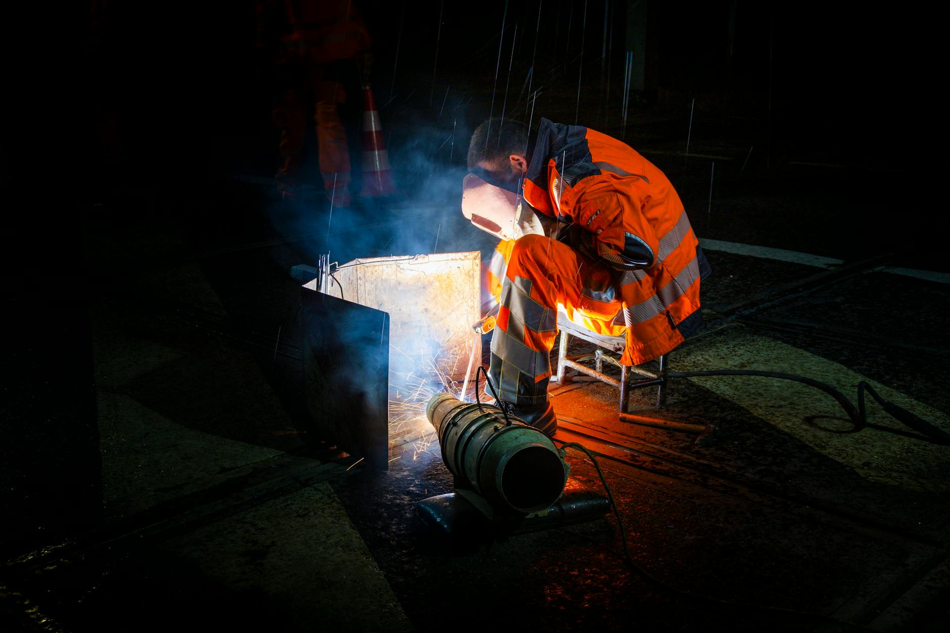 Nächtliche Reparatur an Gleisen: Oft entfällt die Zulage für die fehlende Stunde Nachtarbeit bei der Uhrumstellung.
