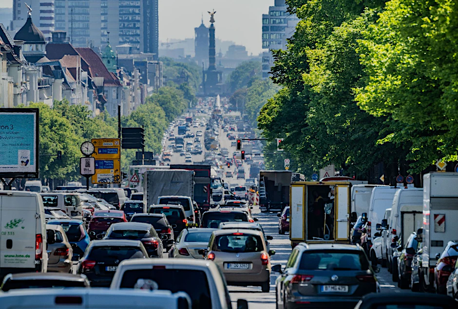 Der Gesetzentwurf sieht vor, den größten Teil der Straßen innerhalb der Umweltzone zu sogenannten autoreduzierten Straßen umzuwidmen.