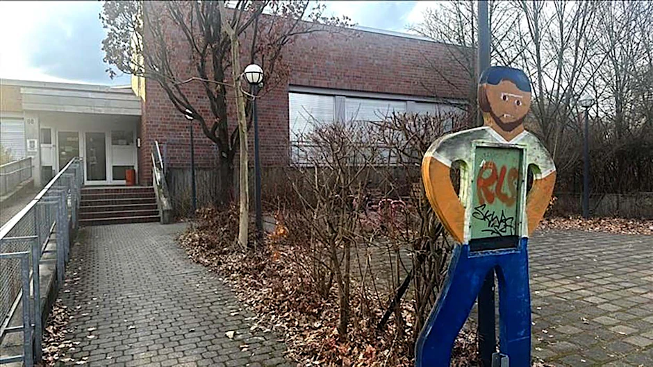 Im Jugendzentrum in der Wutzkyallee soll ein Mädchen vergewaltigt worden sein.