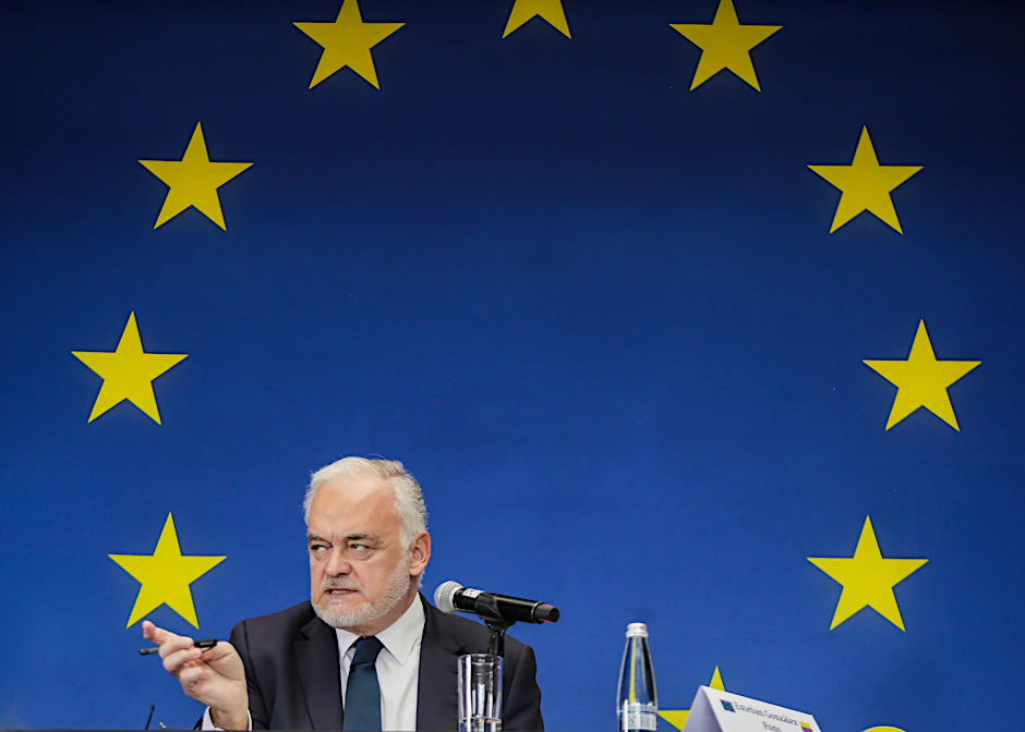 EU-Vize Esteban González Pons spricht in Bogotá über die EU-Wahlbeobachtung vor Kolumbiens Wahlen.