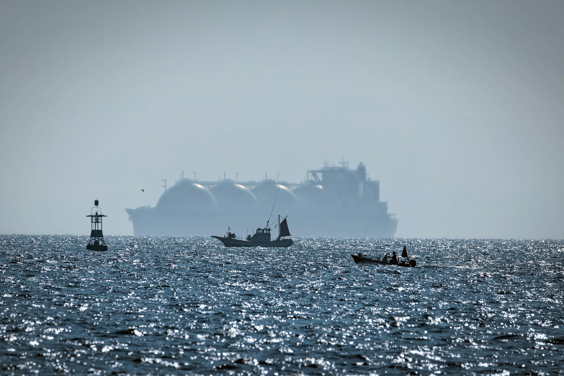 Kampf um LNG verschärft sich weiter: Mindestens neun Tanker auf dem Weg nach Europa haben ihren Kurs Richtung Asien geändert.