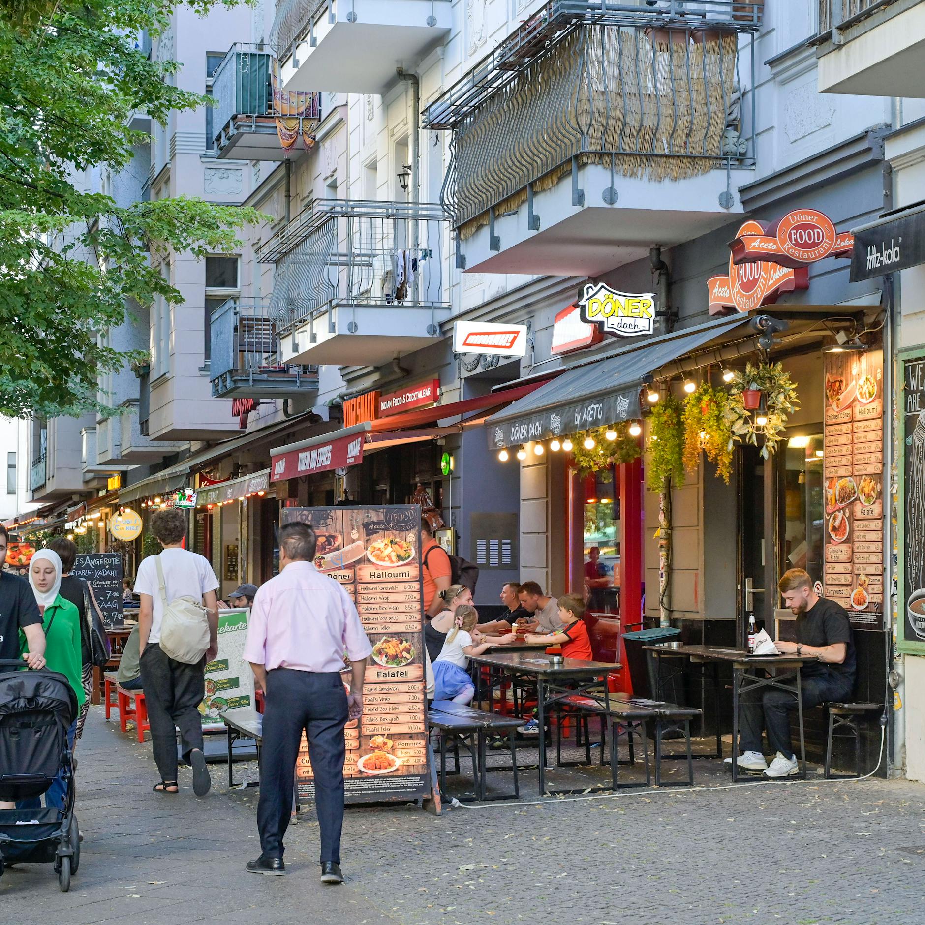 Berlin verlängert Außengastronomie: Party bis Mitternacht geplant!