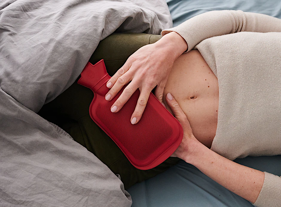 Viele Frauen leiden unter ihrer Menstruation. In Indien wurde über einen Vorstoß zu gesetzlichem Anspruch auf Menstruationsurlaub entschieden.