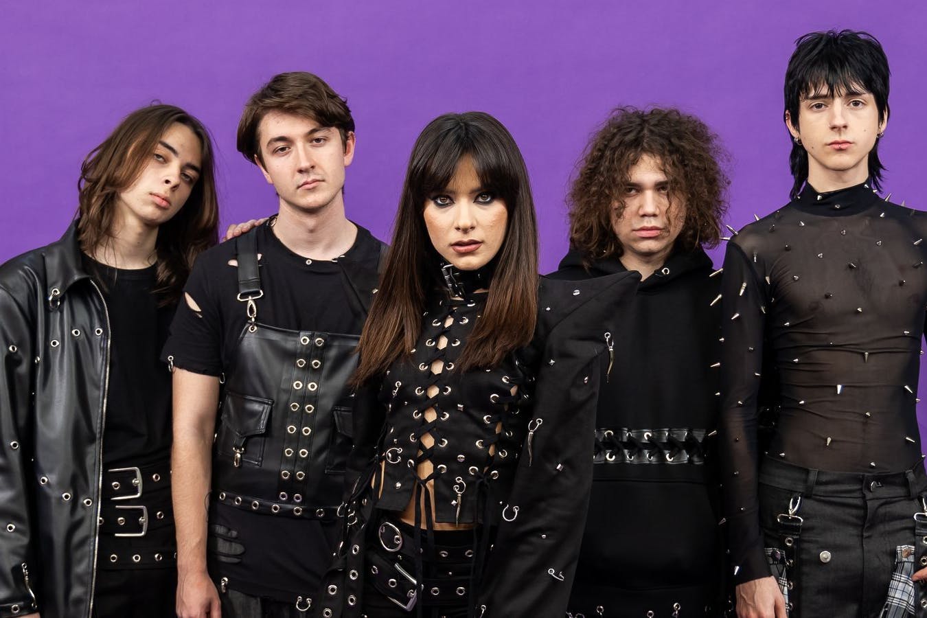 Alexandra Căpitănescu (Mitte) ist die rumänische ESC-Kandidatin.