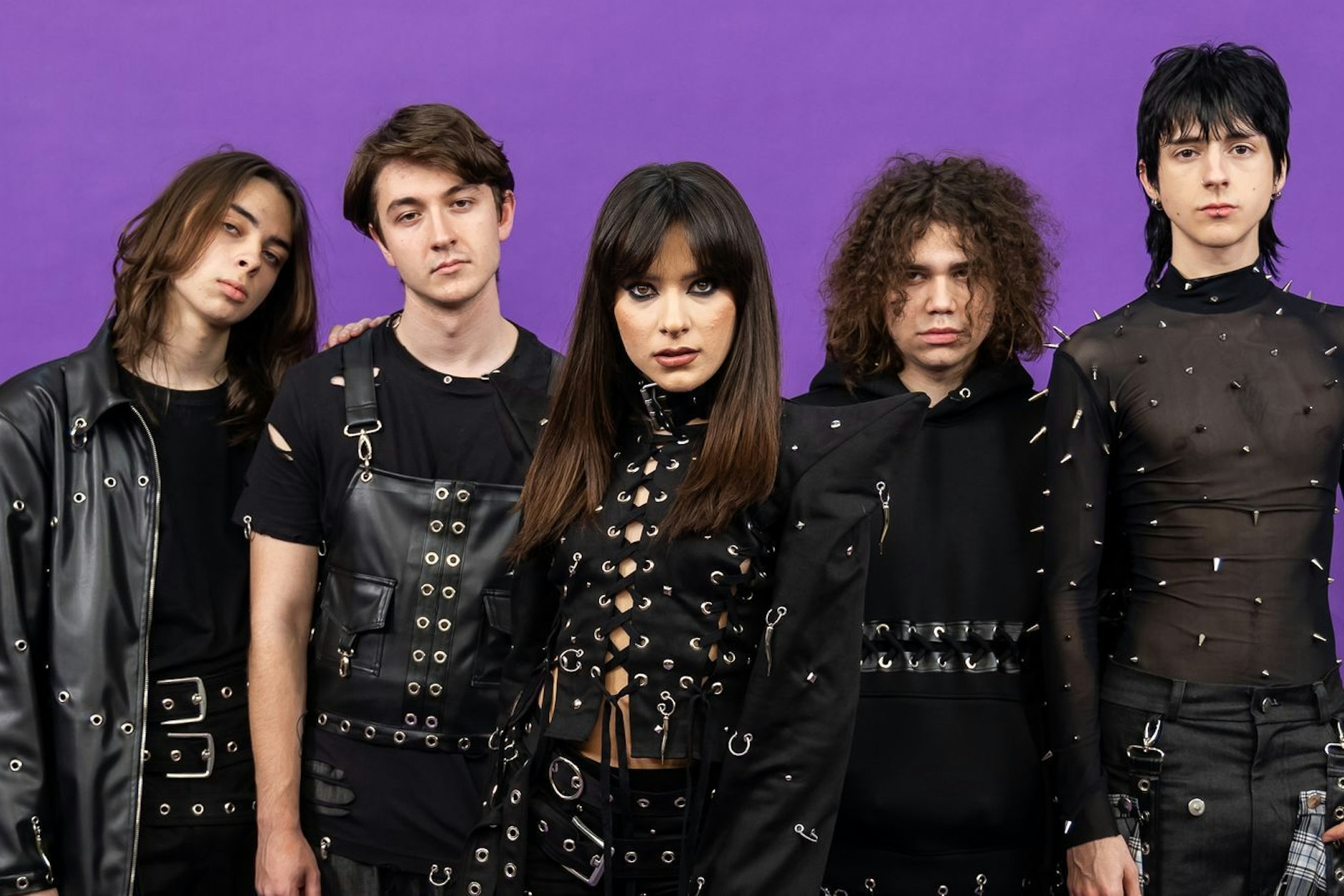 Alexandra Căpitănescu (Mitte) ist die rumänische ESC-Kandidatin.