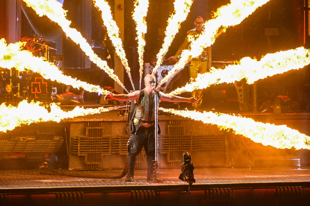 Feuer und Flamme: Till Lindemann im Juli 2023 im Olympiastadion.