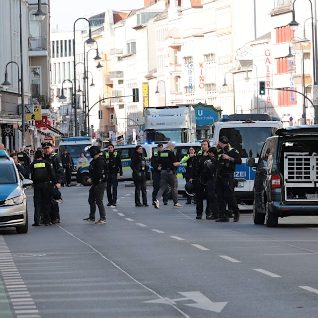 Wieder Gewaltexzesse in Berlin: Mann schwer verletzt – Tatverdächtige gesucht!