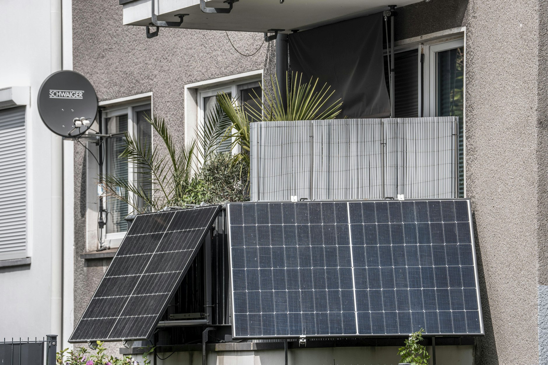 So kann ein Balkonkraftwerk aussehen.