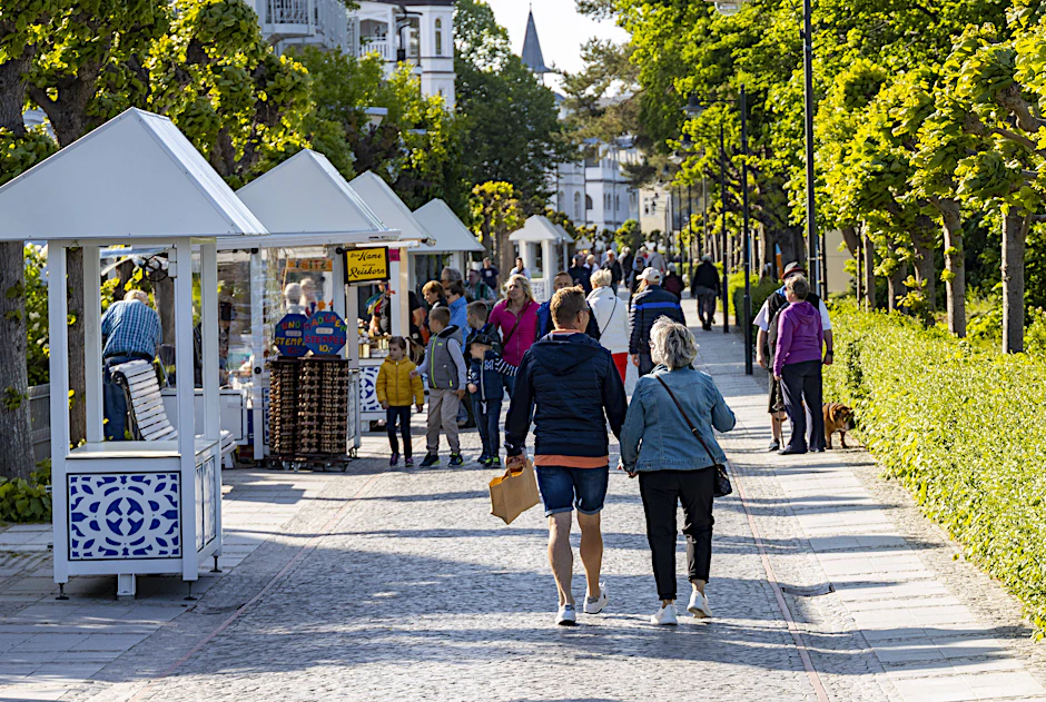 Einkaufen beim Spaziergang an der Ostsee - wenn es nach einem Gericht geht, soll das an Sonntagen und Feiertagen nicht so einfach möglich sein.