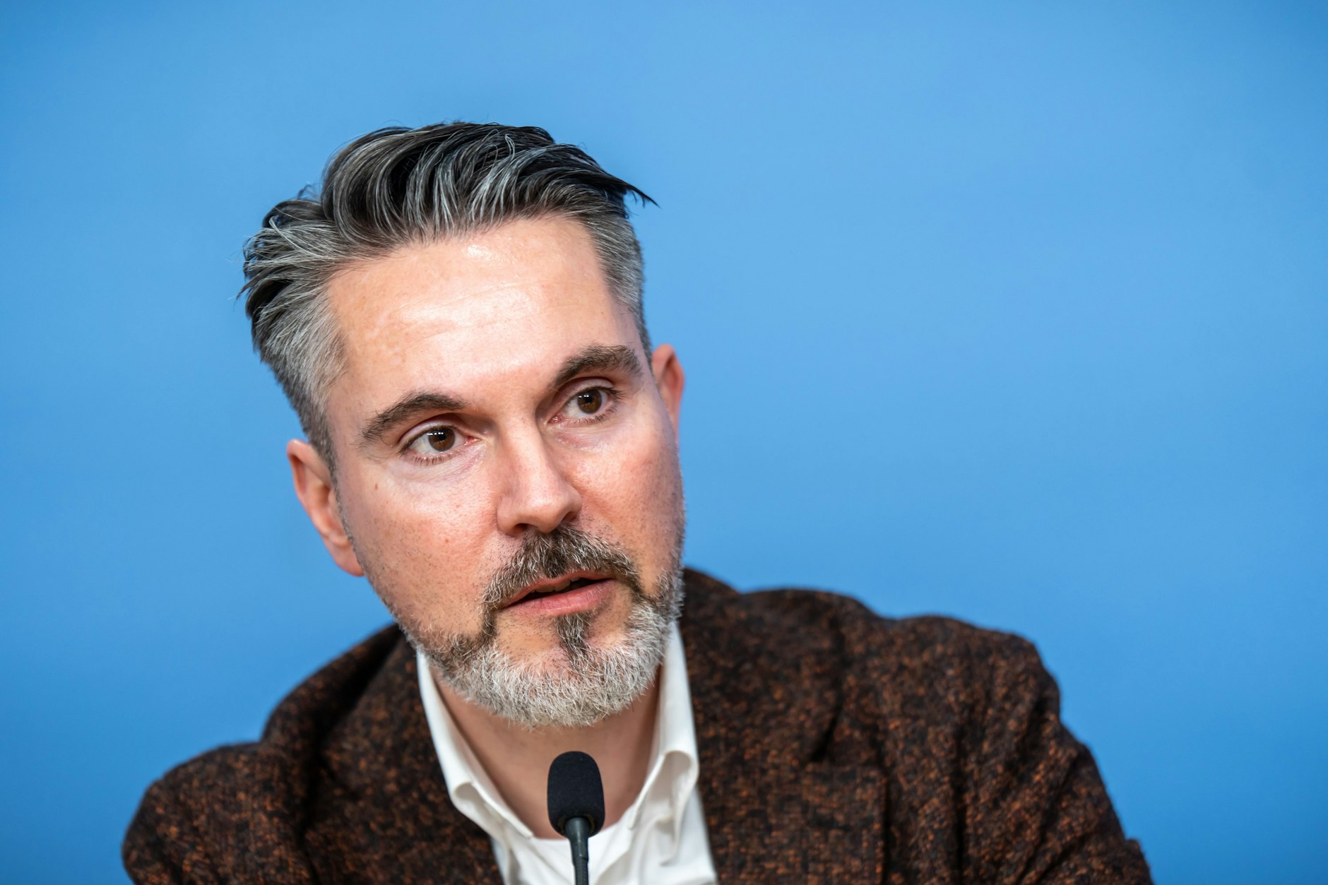 Fabio De Masi vom BSW fordert: „Deutschland braucht eine große Gesundheitsreform, die Lobbyinteressen stutzt.“