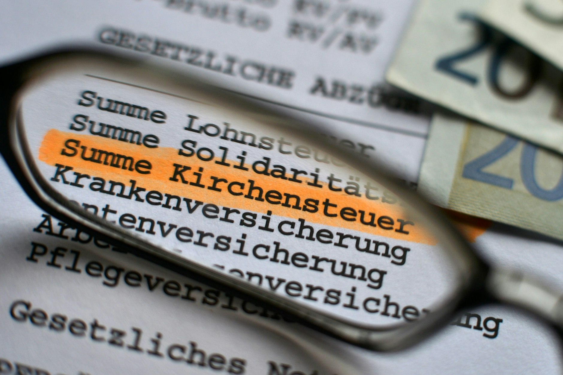 Für einige Bürger in Berlin und Brandenburg ist der Posten Kirchensteuer zu hoch.