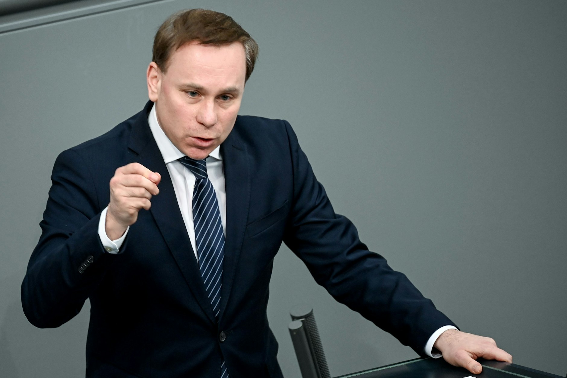 Er sitzt zwar jetzt nicht mehr im Bundestag, ist aber seit Anfang März Vizepräsident der Bundeszentrale für politische Bildung: Volker Ullrich.