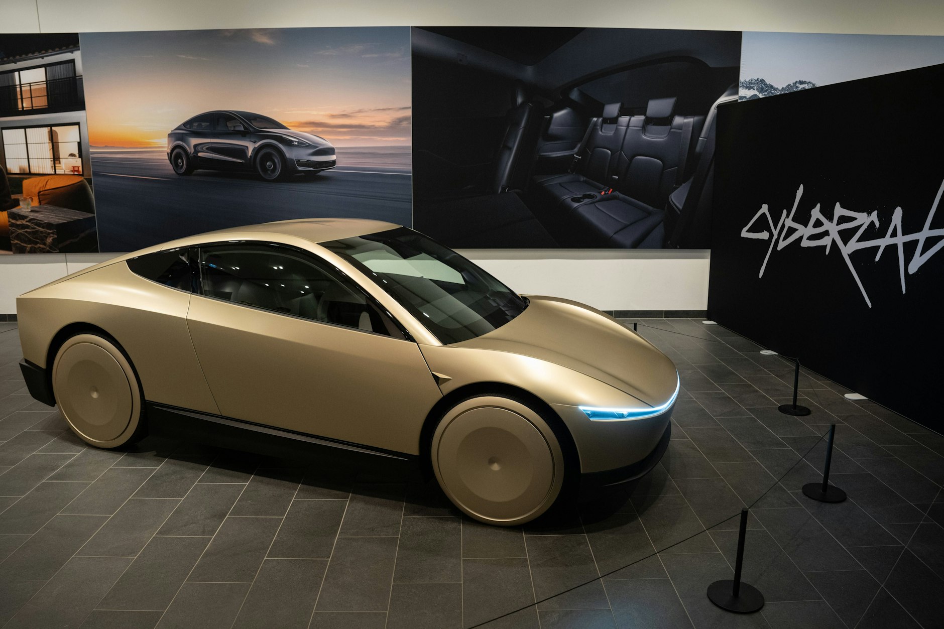 Das autonom fahrende Cybercab kommt ab Werk komplett ohne Lenkrad und Pedale aus – eine Eigenschaft, die auf dem europäischen Markt für große regulatorische Hürden sorgt.