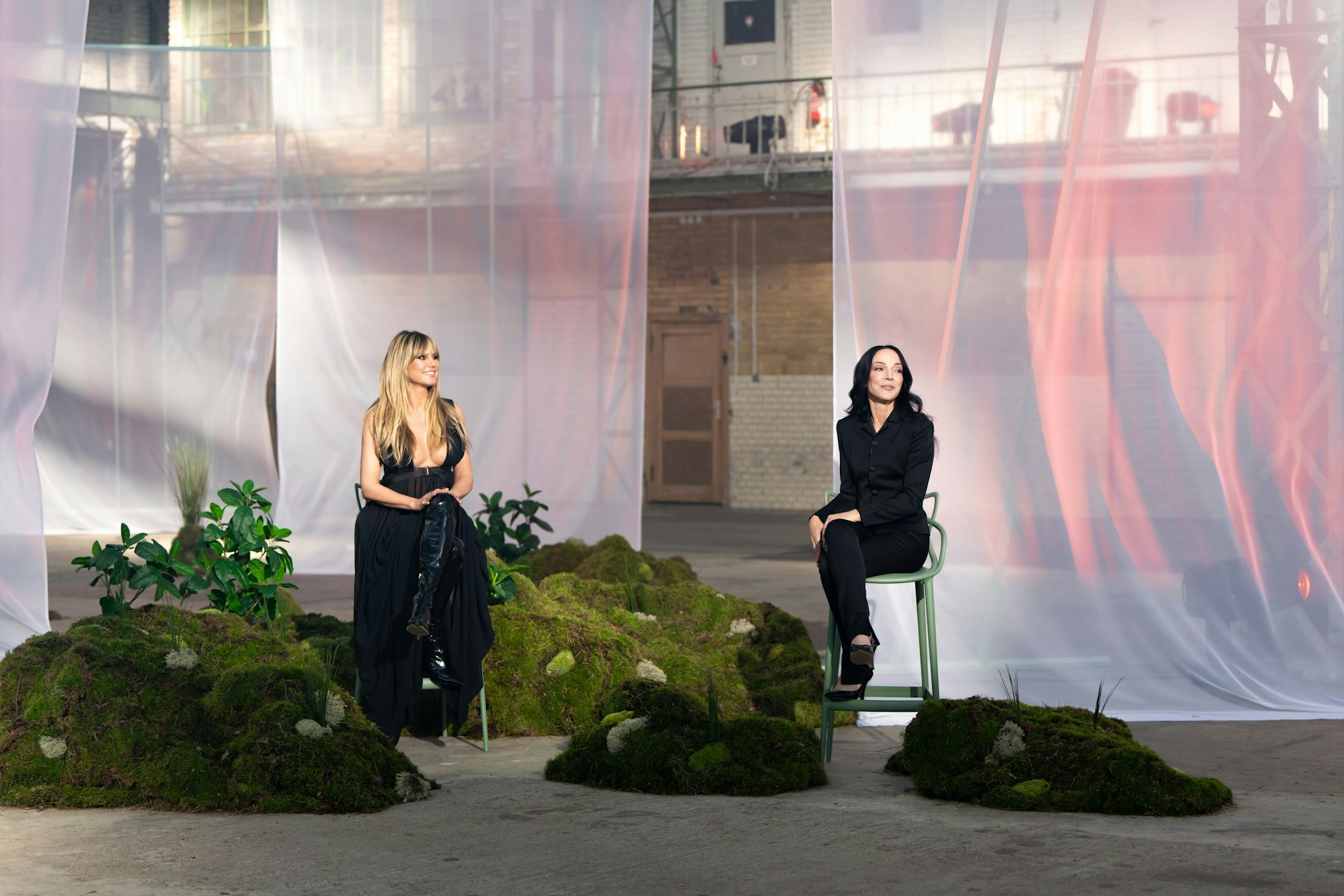 Auf dem Jury-Platz der zehnten Folge „Germany’s Next Topmodel“ neben Heidi Klum: 032c-Designerin Maria Koch