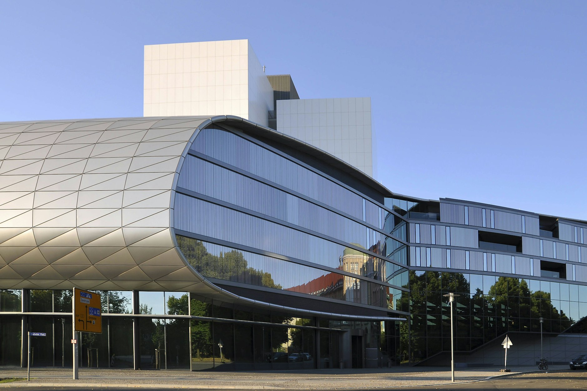 Das Gebäude der Deutschen Nationalbibliothek am Deutschen Platz in Leipzig