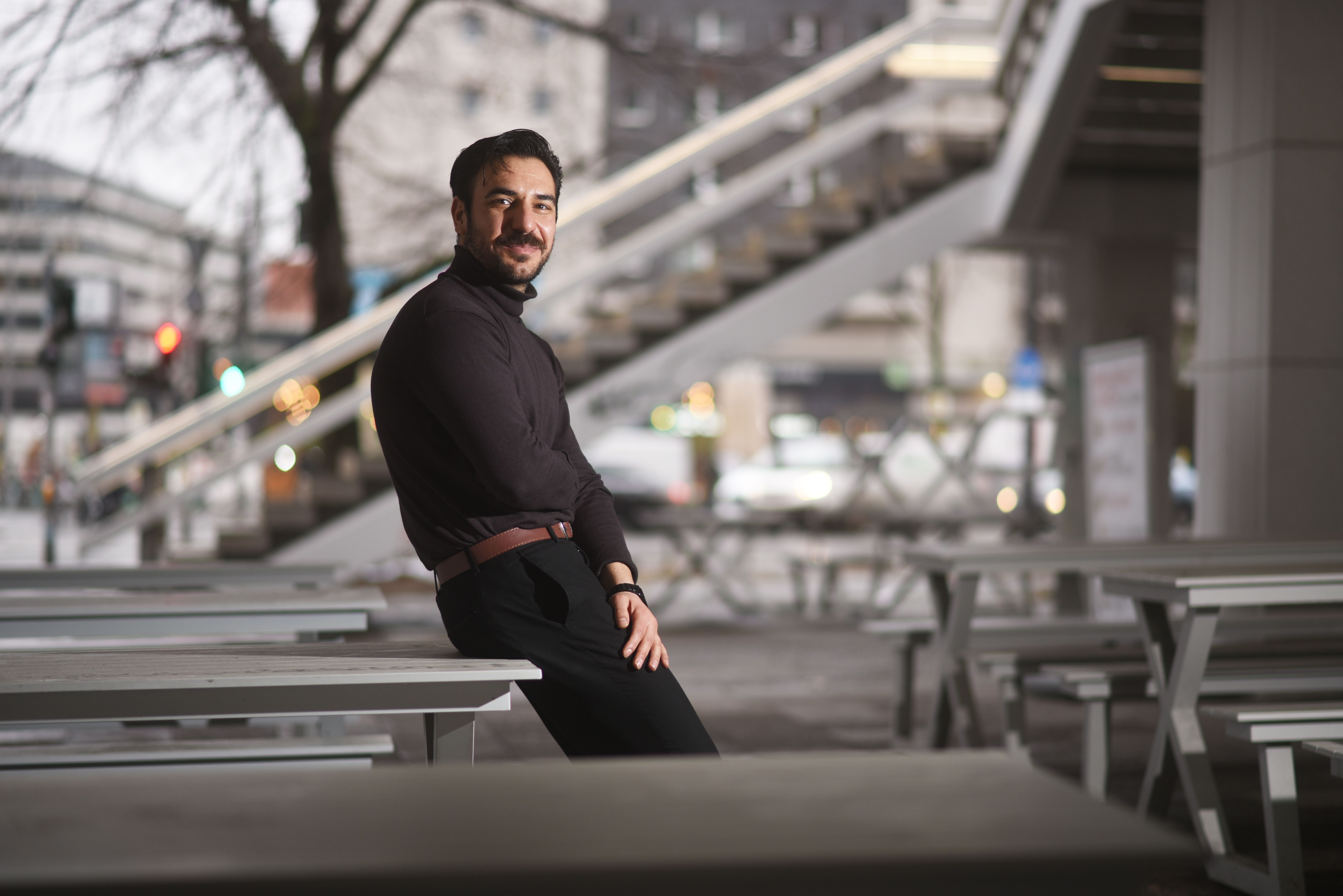 Vor den Taliban geflohen: Hamed Valy kämpft in Berlin für „Miss Afghanistan“