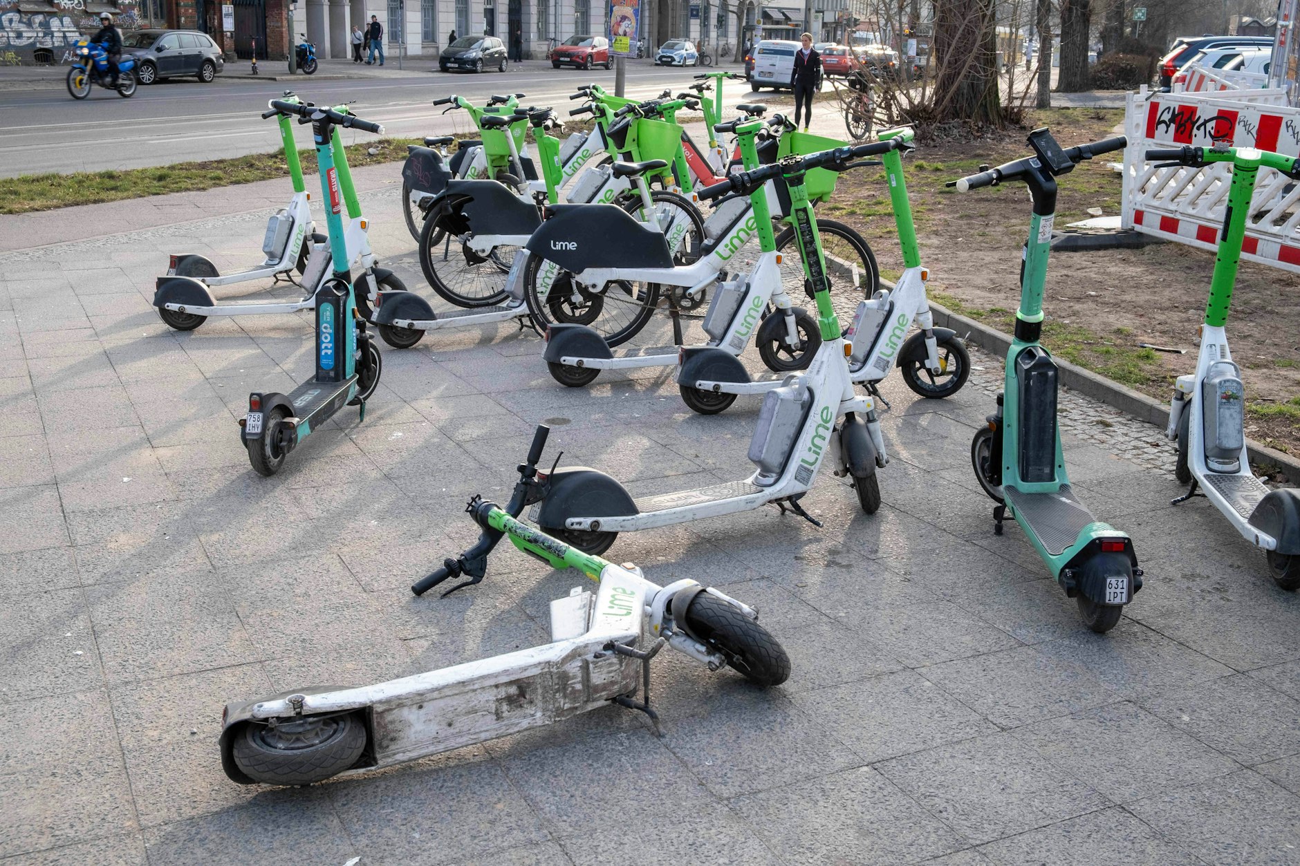 Der Senat bestätigt, dass die E-Scooter Berlin einige Parkplätze kosten werden.