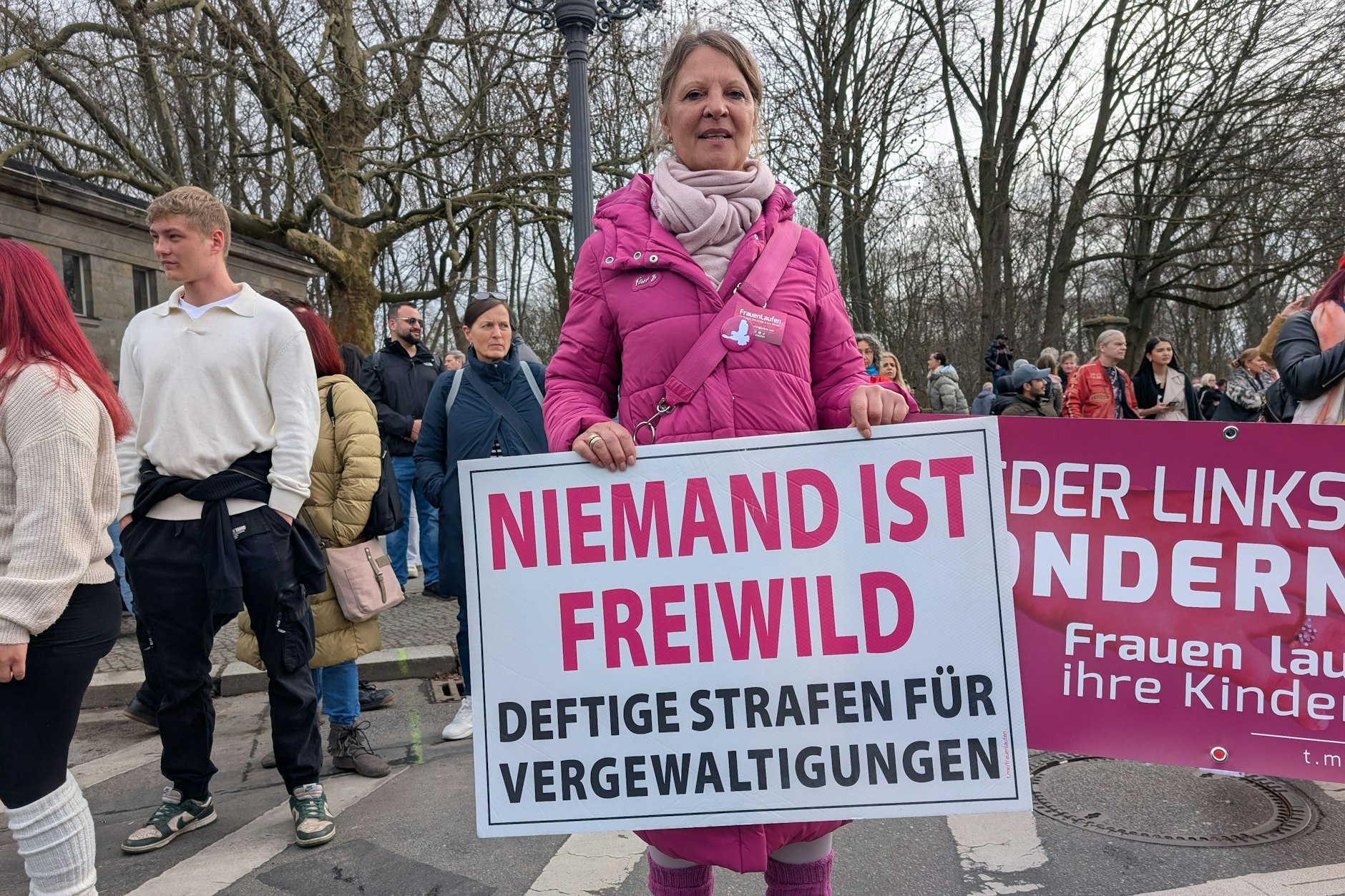 Carolin ist extra aus Frankfurt angereist, um auf das Thema Missbrauch aufmerksam zu machen.