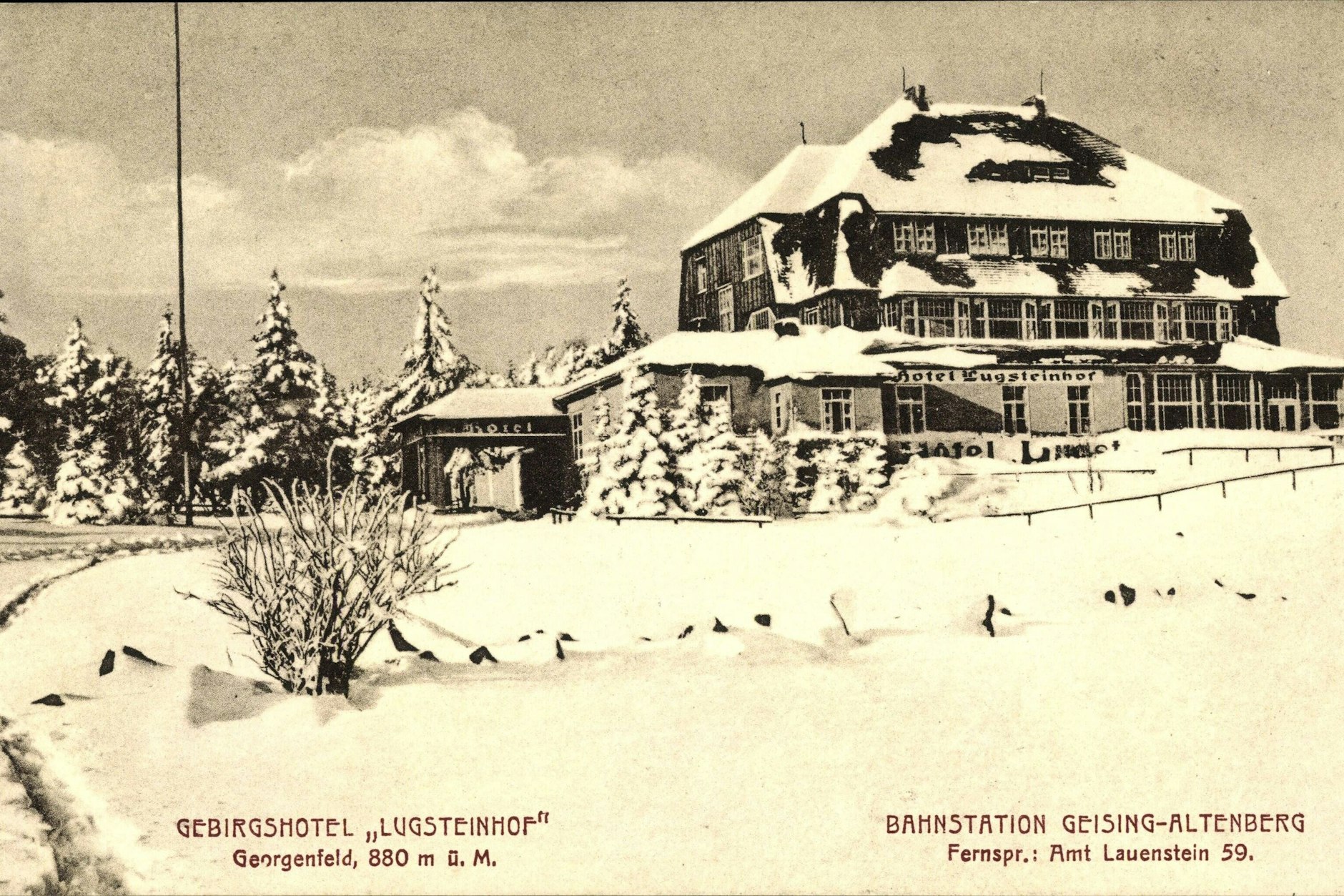 Das frühere Hotel Lugsteinhof war wesentlich kleiner, wurde 1975 gesprengt. Danach entstand auf dem Gelände eine Ferienanlage für Stasi-Mitarbeiter.